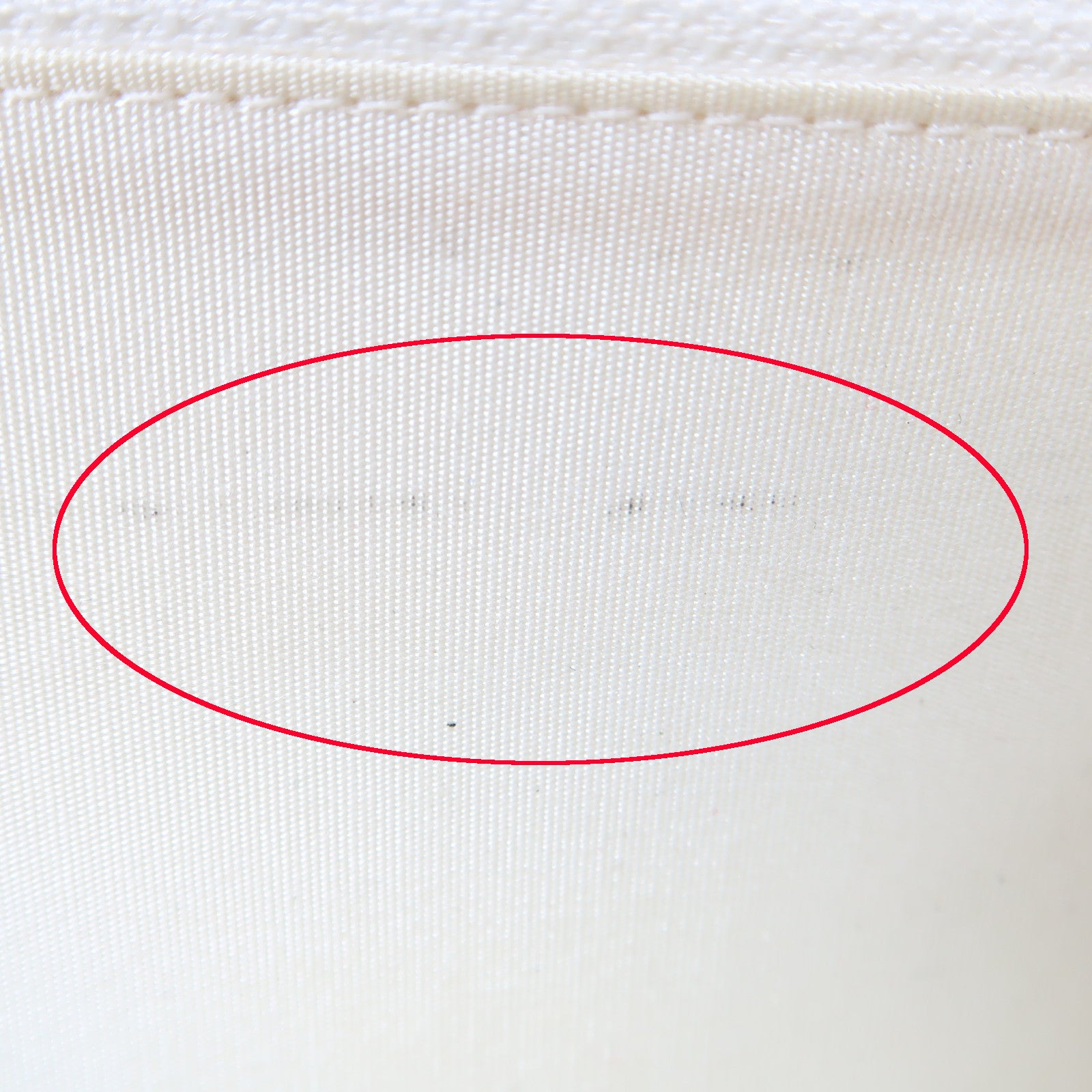 CHANEL 羊皮皮革Zipper Long Wallet銀扣長錢包黑色/白色