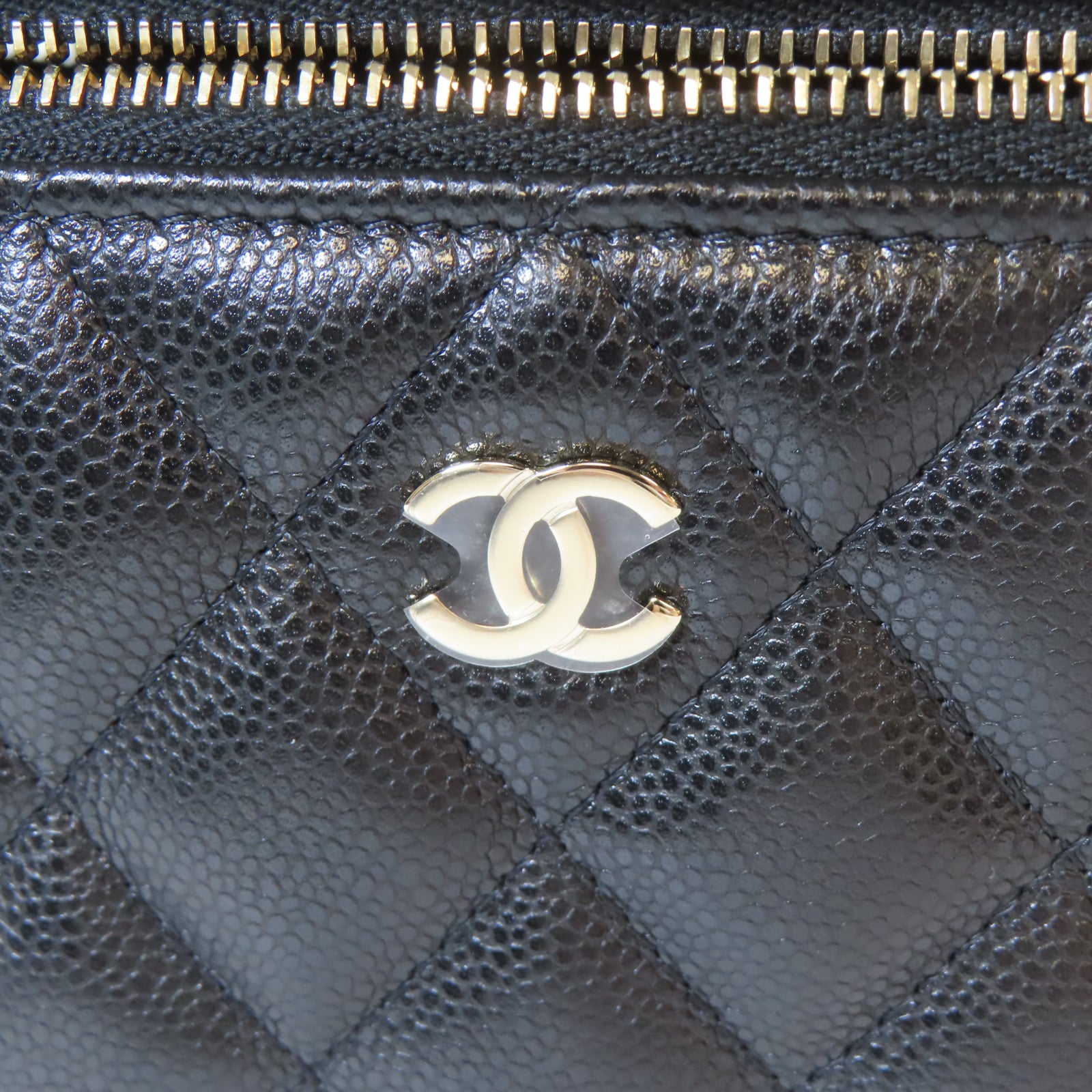 CHANEL 菱格Caviar皮革Vanity Pouch金扣手挽袋黑色