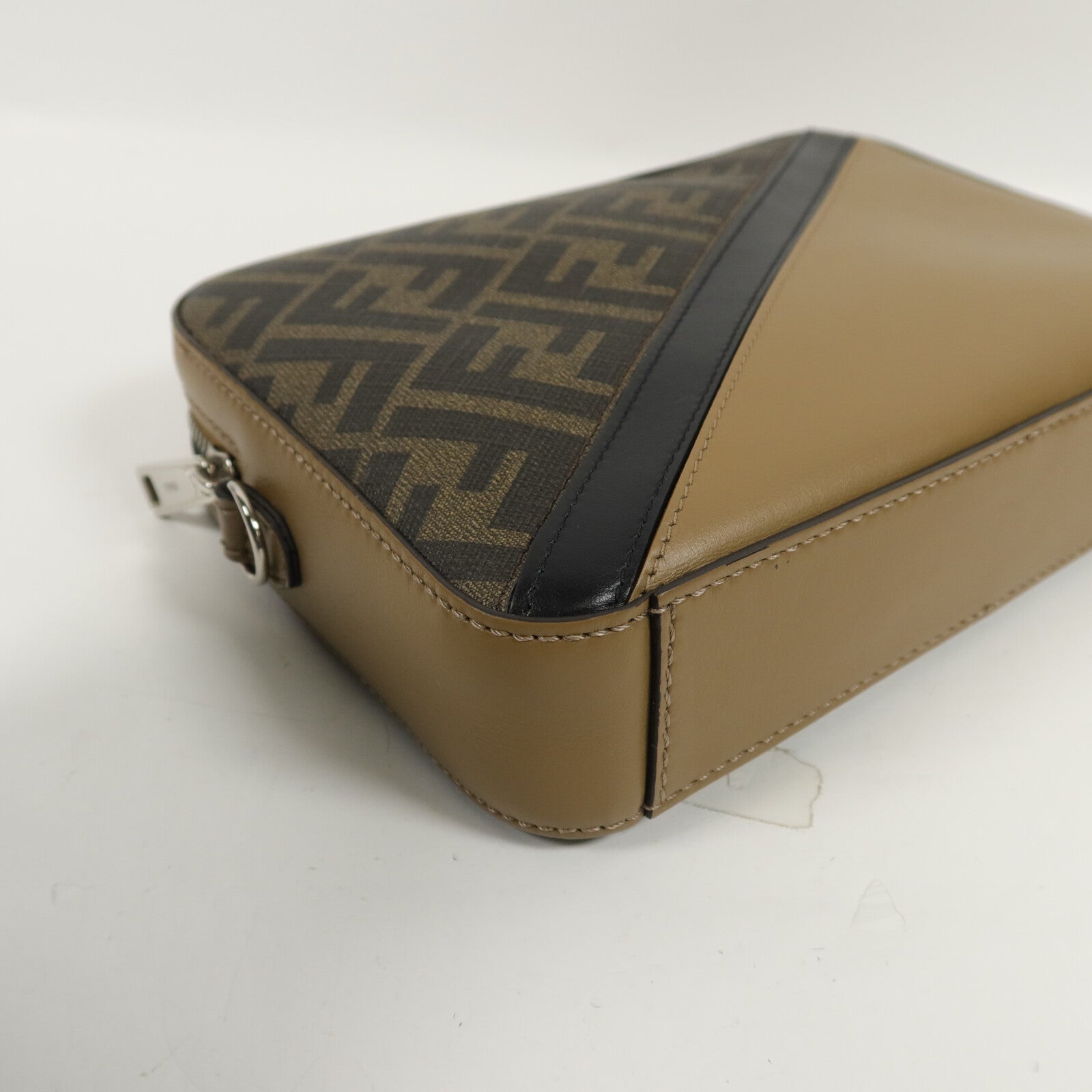 FENDI 塗層帆布Digonal Camera Case肩背袋