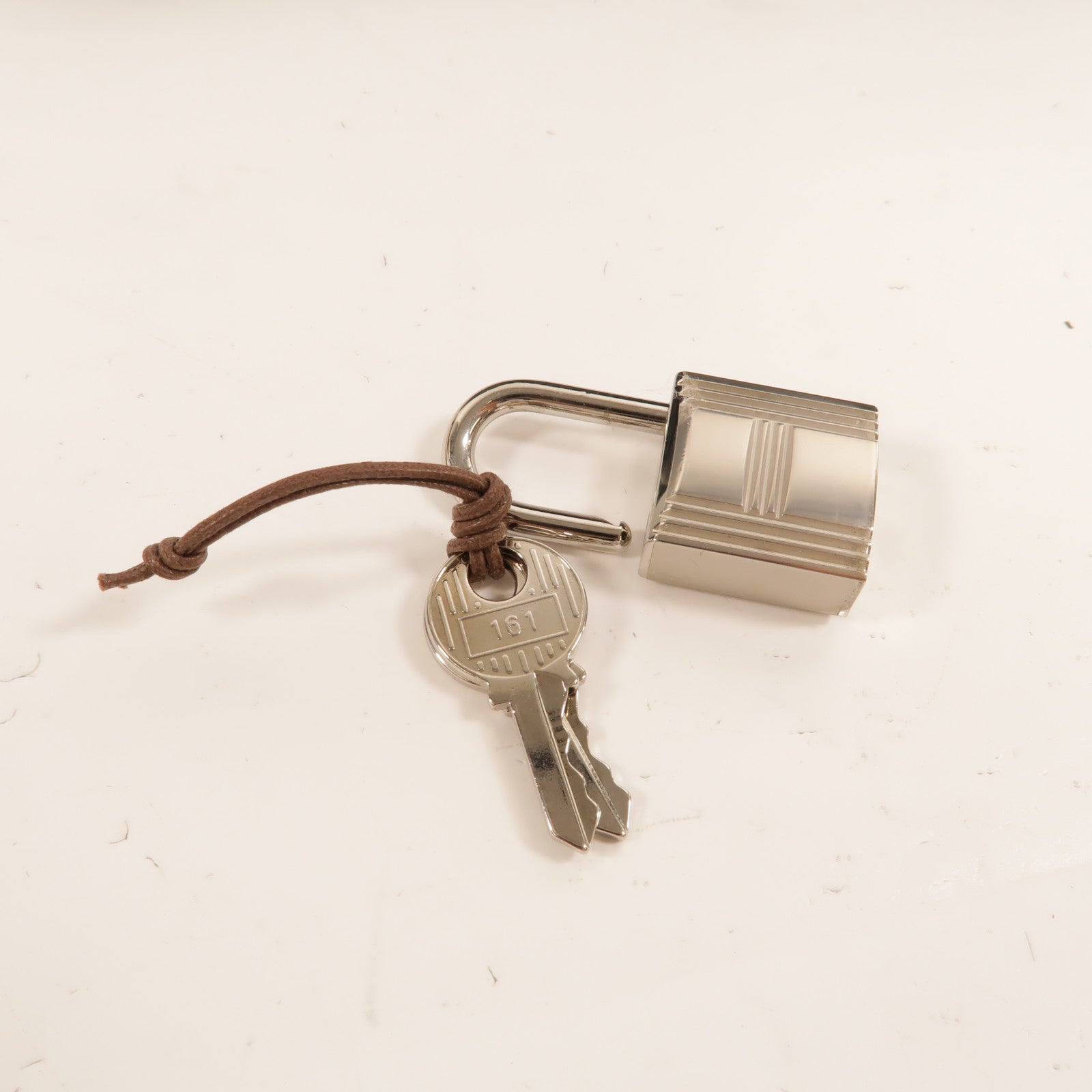 HERMES Clemence皮革Picotin MM扣手挽袋Noir