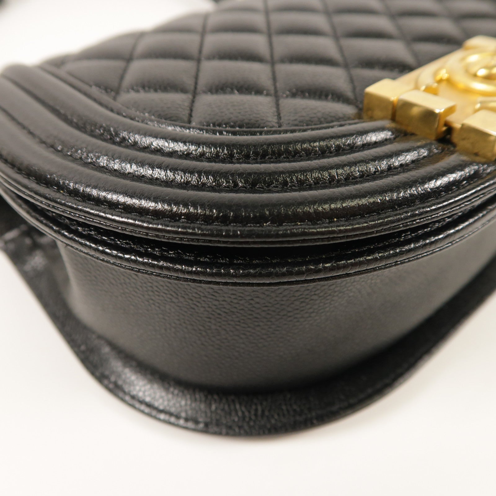 CHANEL 牛皮皮革Boy金扣肩背袋