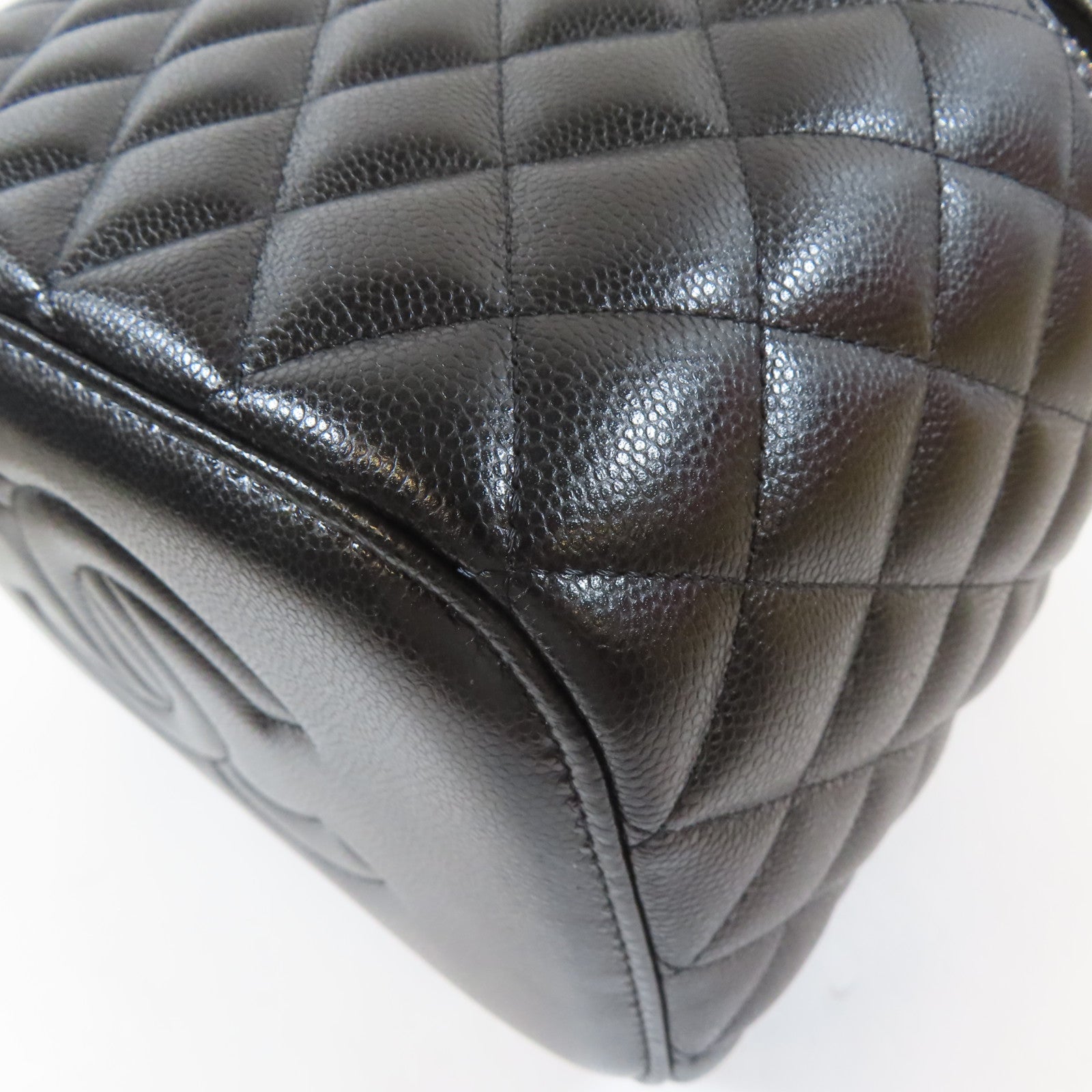 CHANEL 菱格Caviar皮革Vanity Pouch金扣手挽袋黑色
