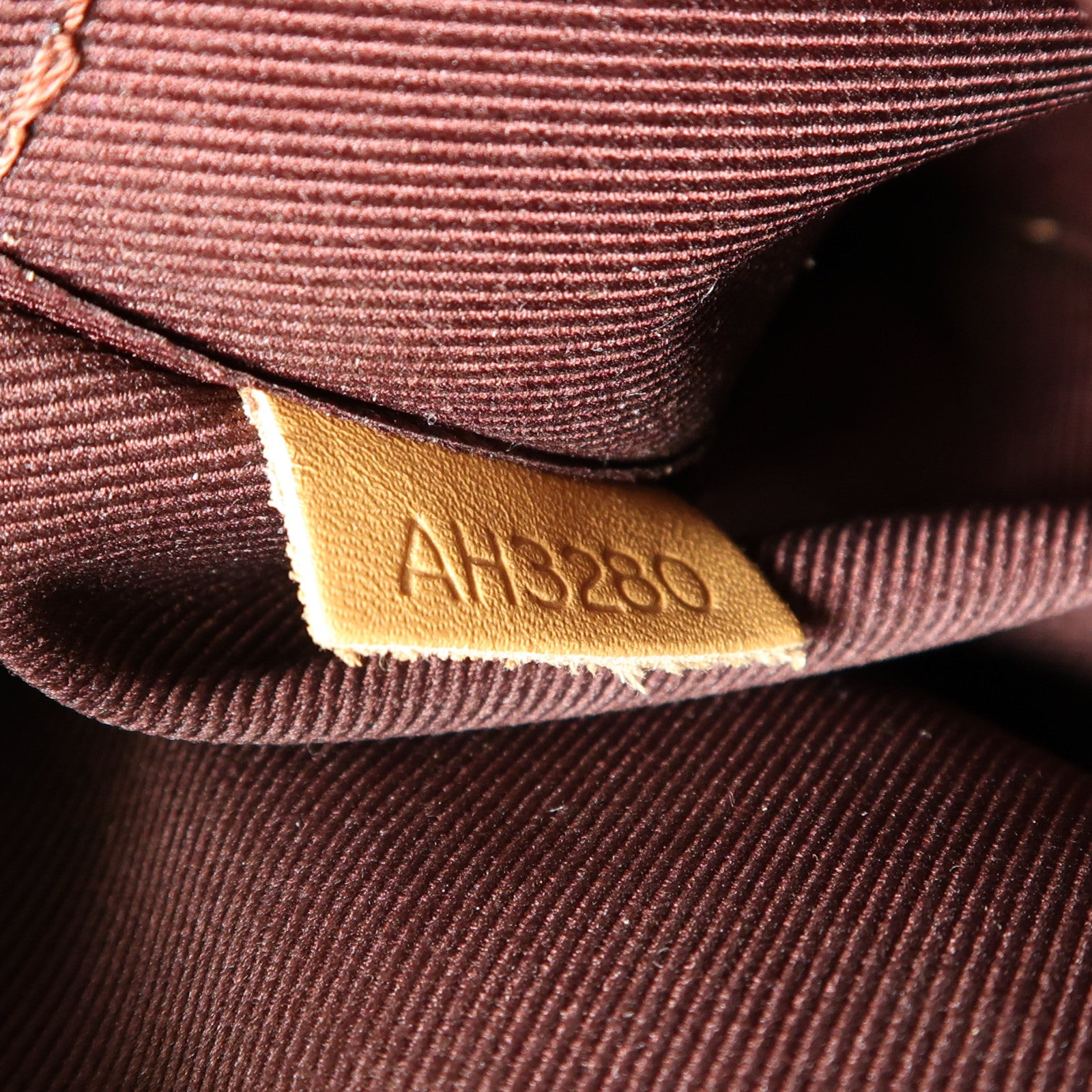 LOUIS VUITTON Monogram Odeon金扣肩背袋棕色