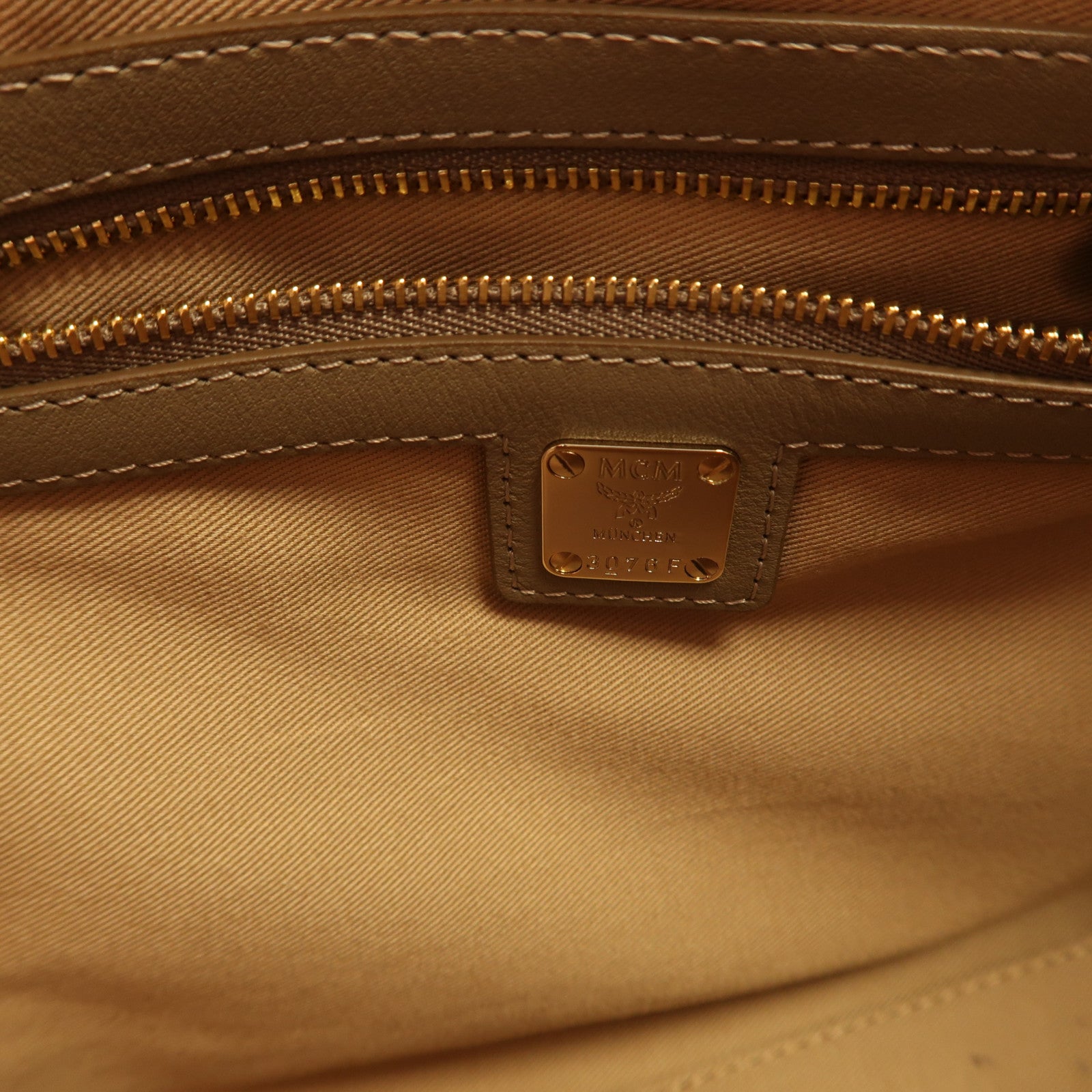 MCM 牛皮皮革Shoulder Bag金扣手挽肩背兩用袋