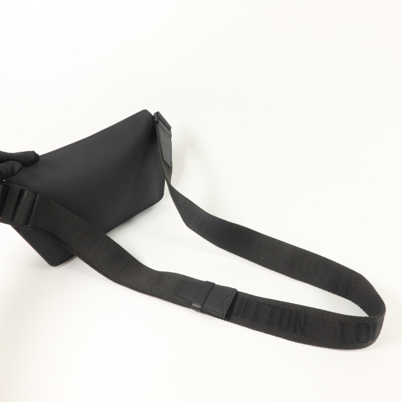 LOUIS VUITTON 牛皮皮革Aerogram Takeoff Sling Bag肩背袋