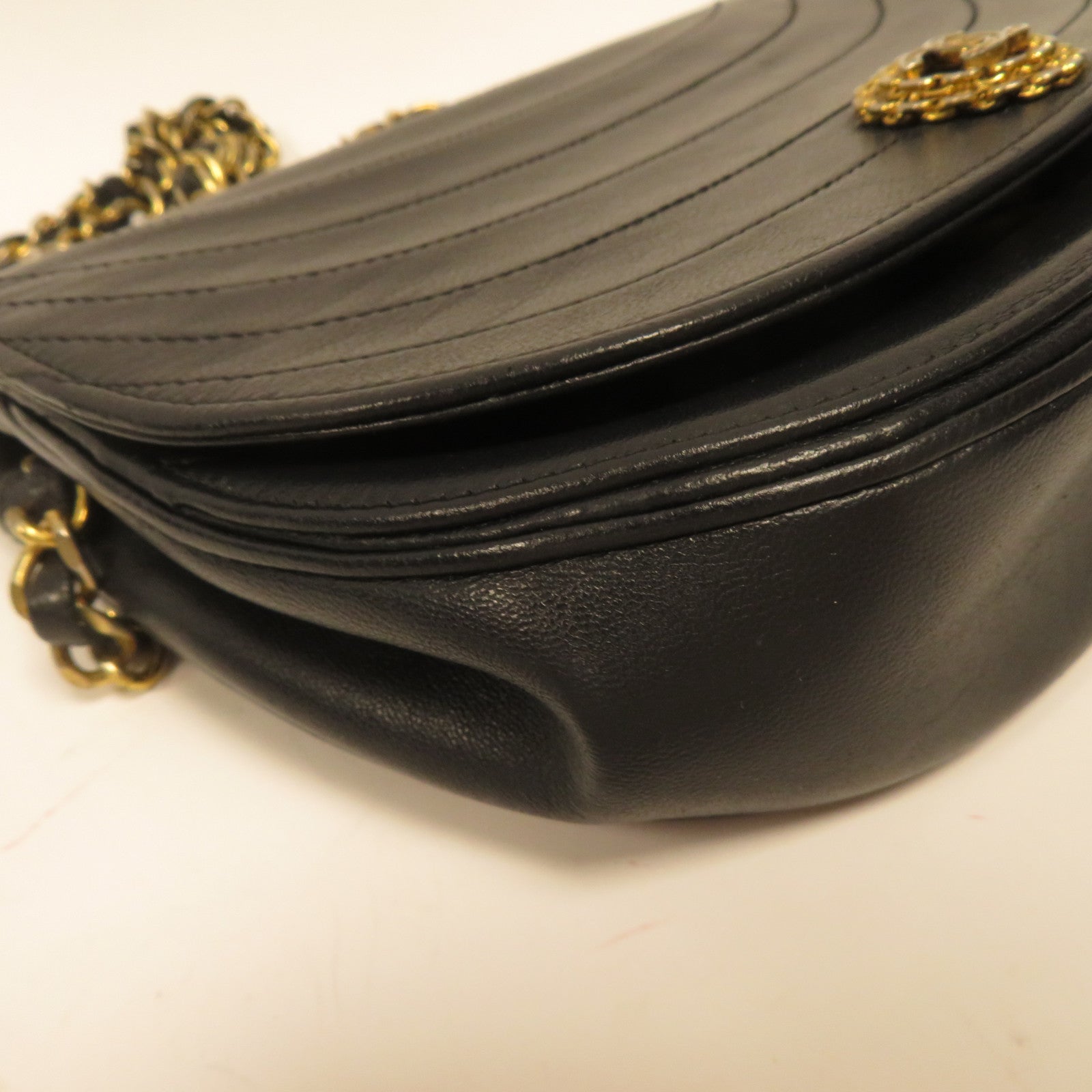 CHANEL **【激減優惠】羊皮皮革Chain Shoulder金扣鏈帶肩背袋黑色
