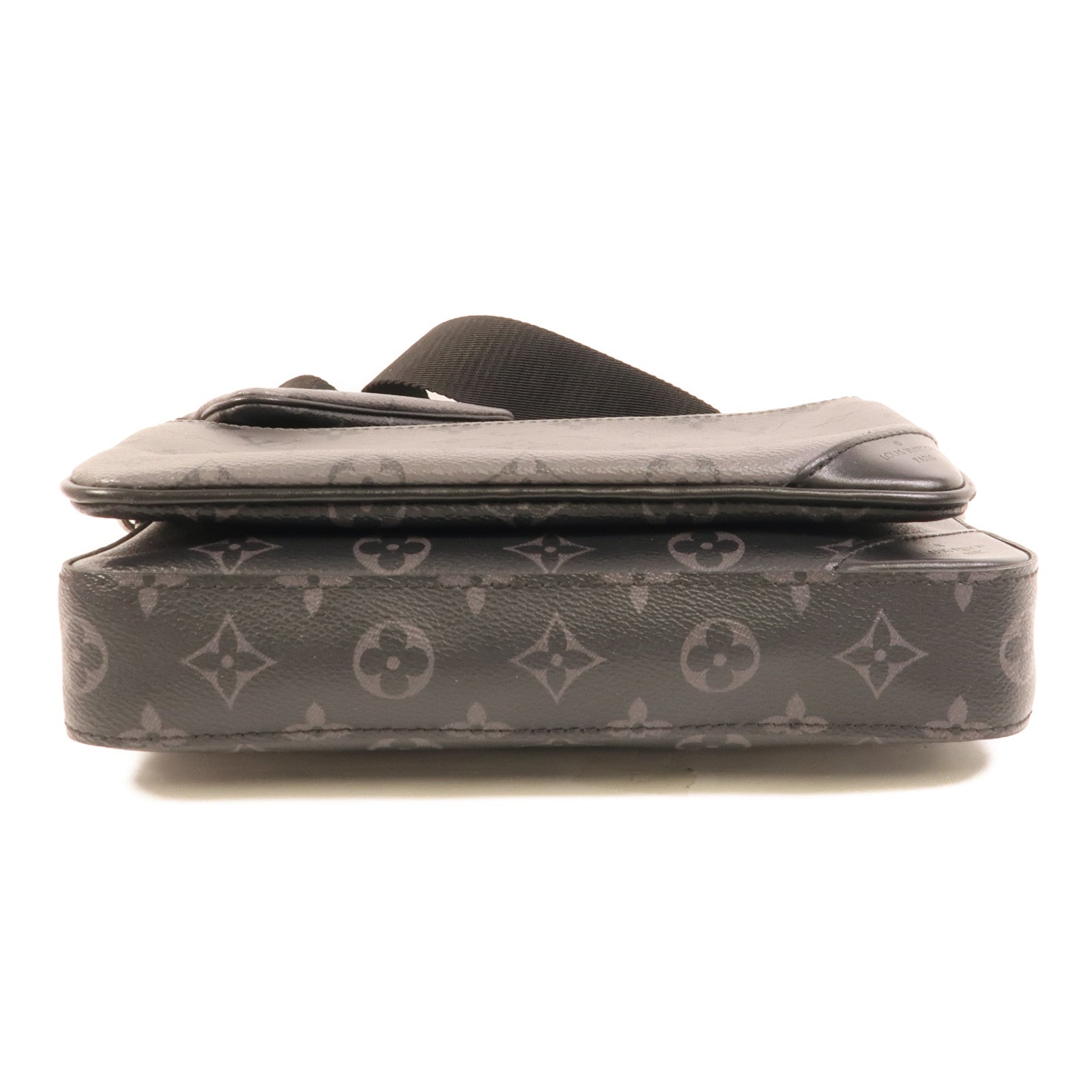 LOUIS VUITTON Monogram Eclipse Reverse Trio Messenger銀扣肩背袋灰色
