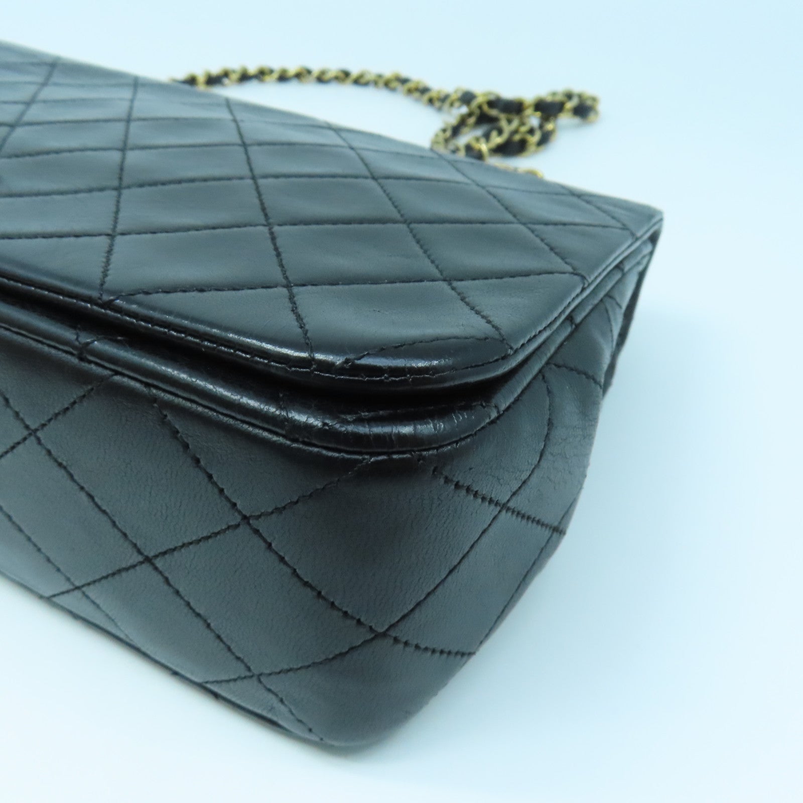 CHANEL rhombic sheepskin leather Chain Shoulder gold buckle shoulder bag black