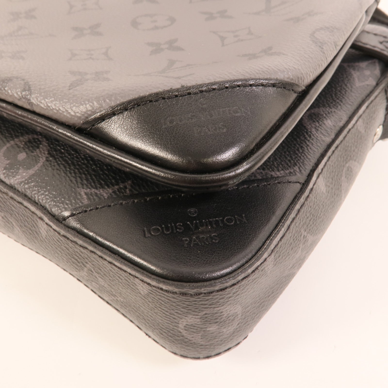 LOUIS VUITTON Monogram Eclipse Reverse Trio Messenger銀扣肩背袋灰色