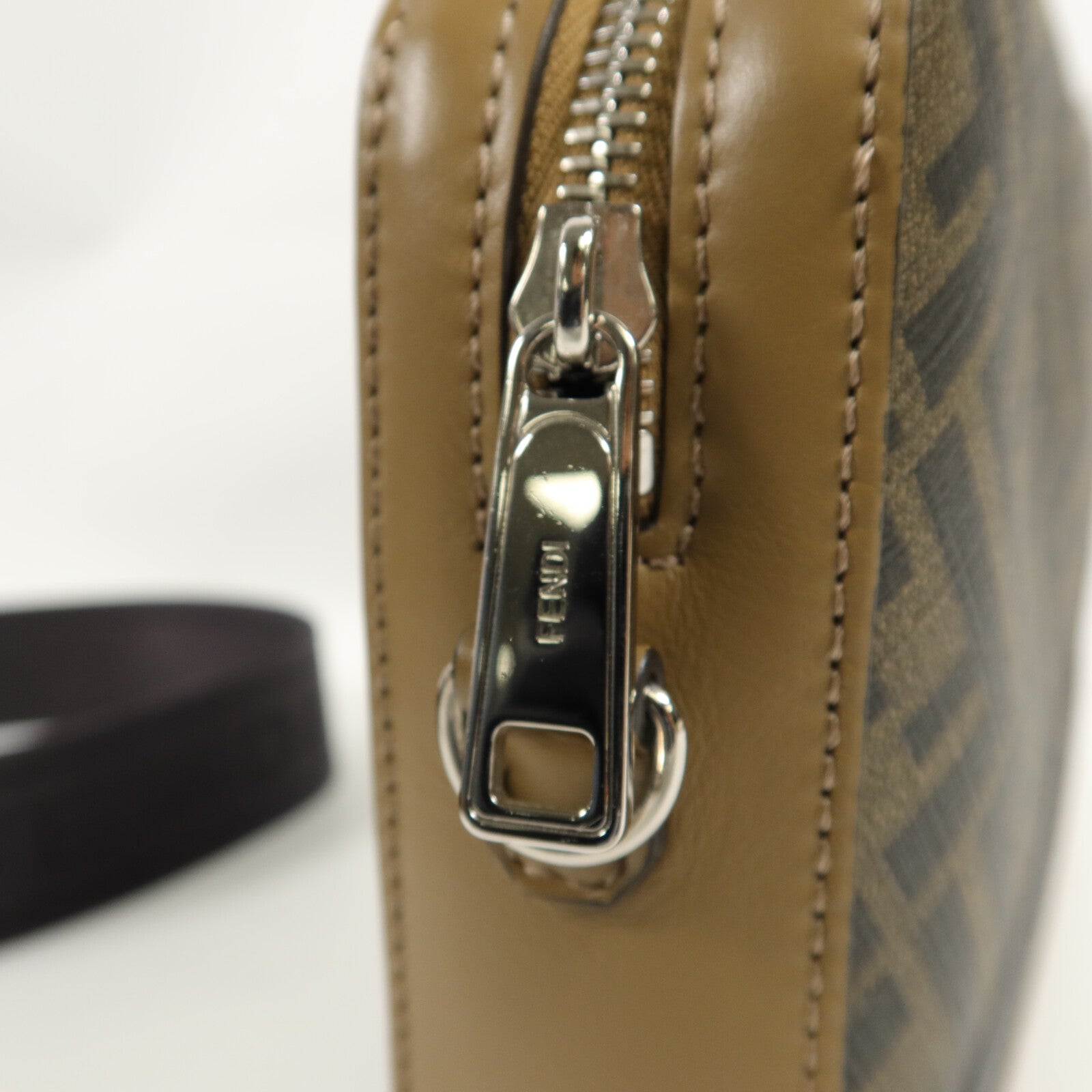 FENDI 塗層帆布Digonal Camera Case肩背袋