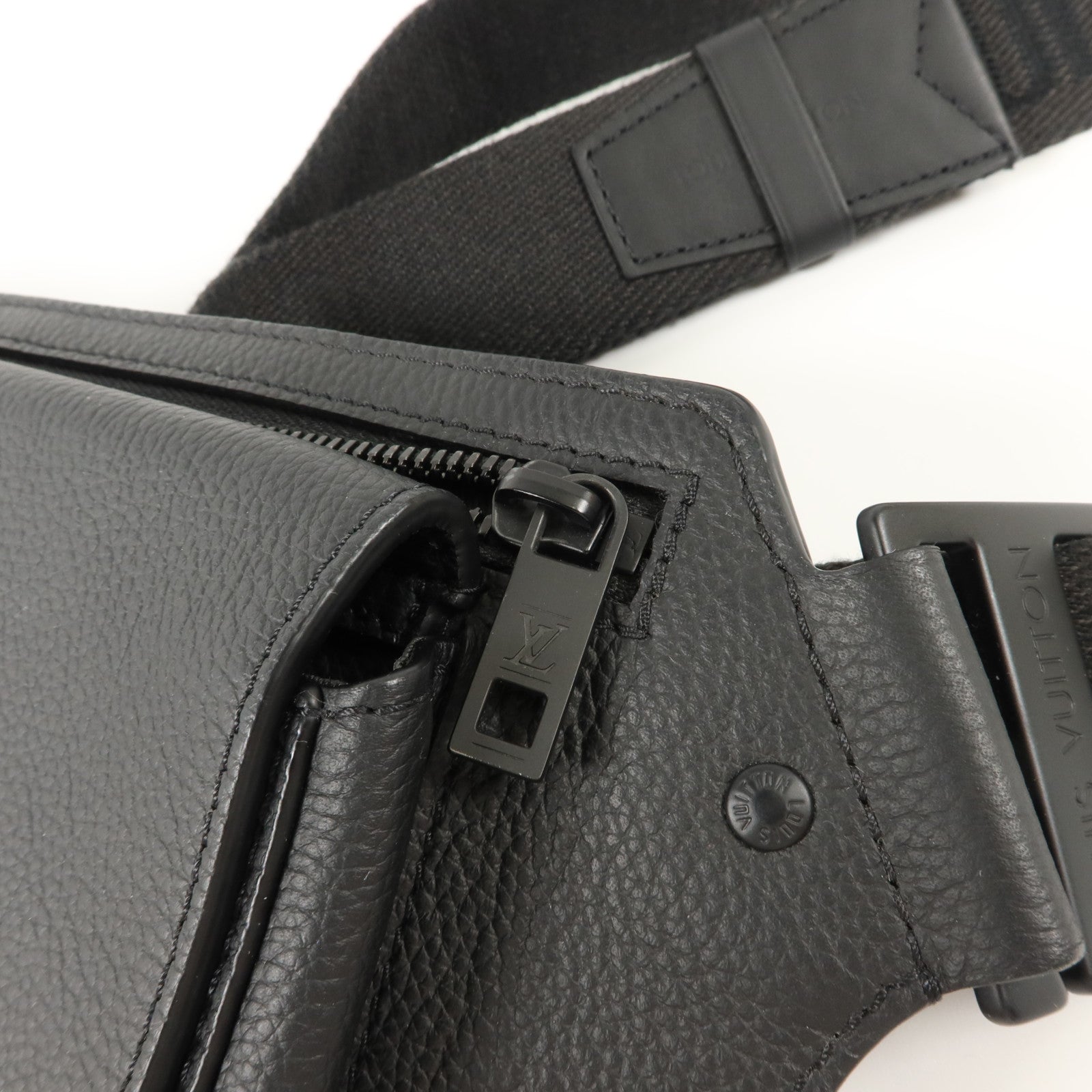 LOUIS VUITTON 牛皮皮革Aerogram Takeoff Sling Bag肩背袋