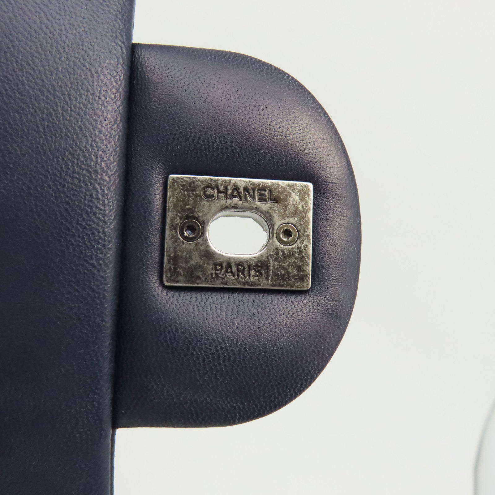 CHANEL 菱格羊皮皮革Chain Shoulder銀扣鏈帶肩背袋深藍色/黑色