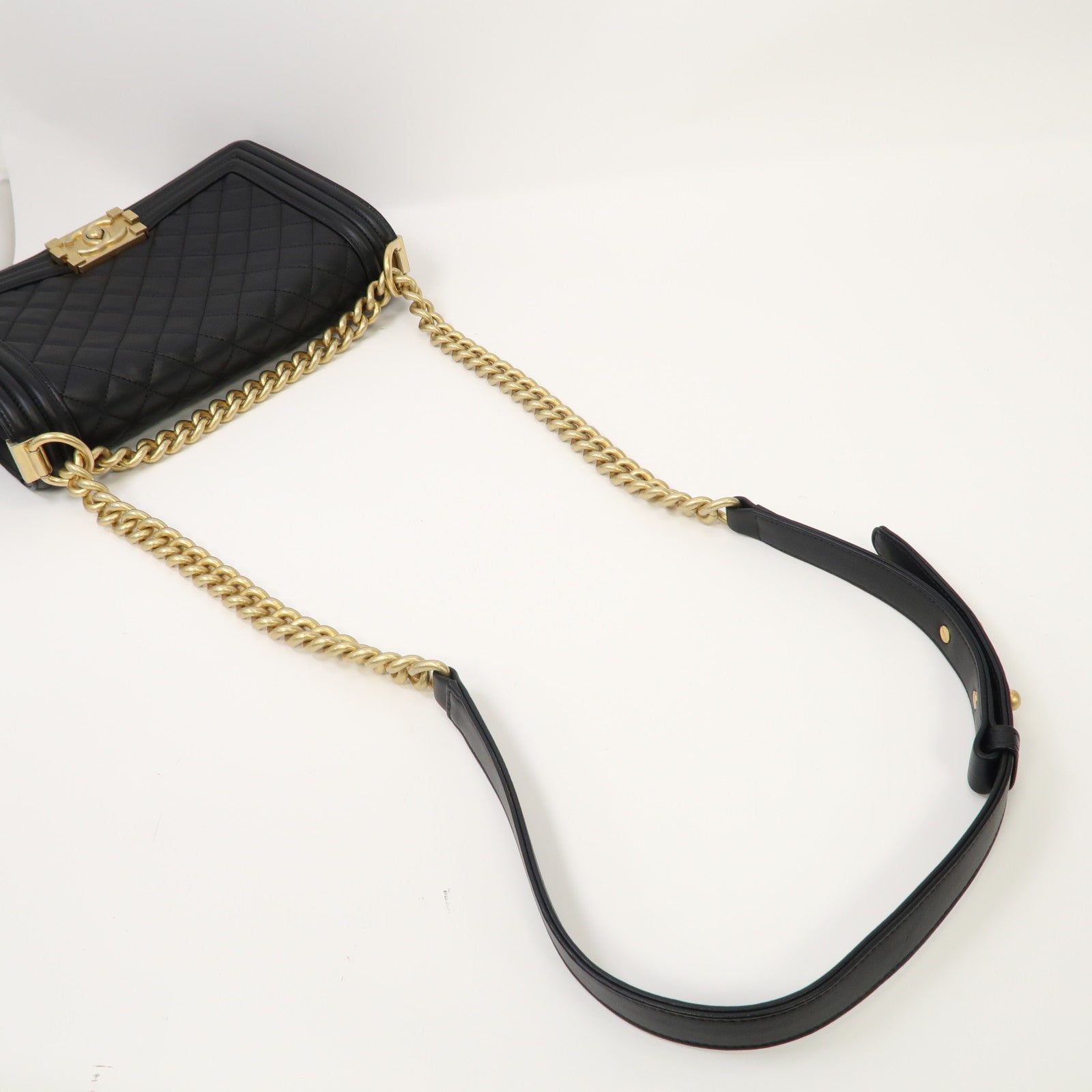 CHANEL 【激減優惠】菱格牛皮皮革Boy 25金扣鏈帶肩背袋黑色