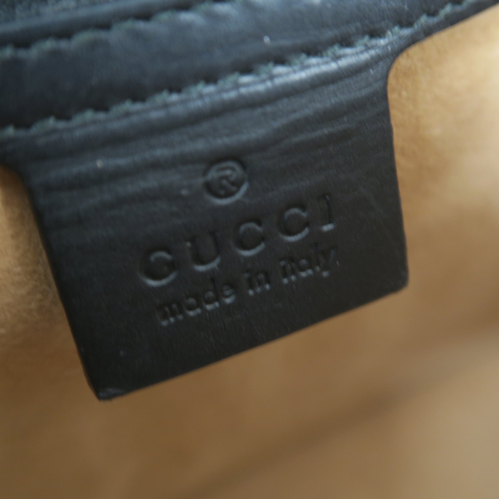 GUCCI 【激減優惠】牛皮皮革Sylvie Small金扣肩背袋黑色