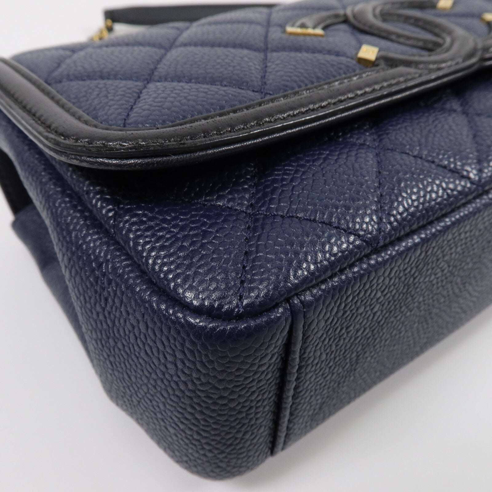 CHANEL 牛皮皮革CC Filigree Small Flap Bag鏈帶肩背袋
