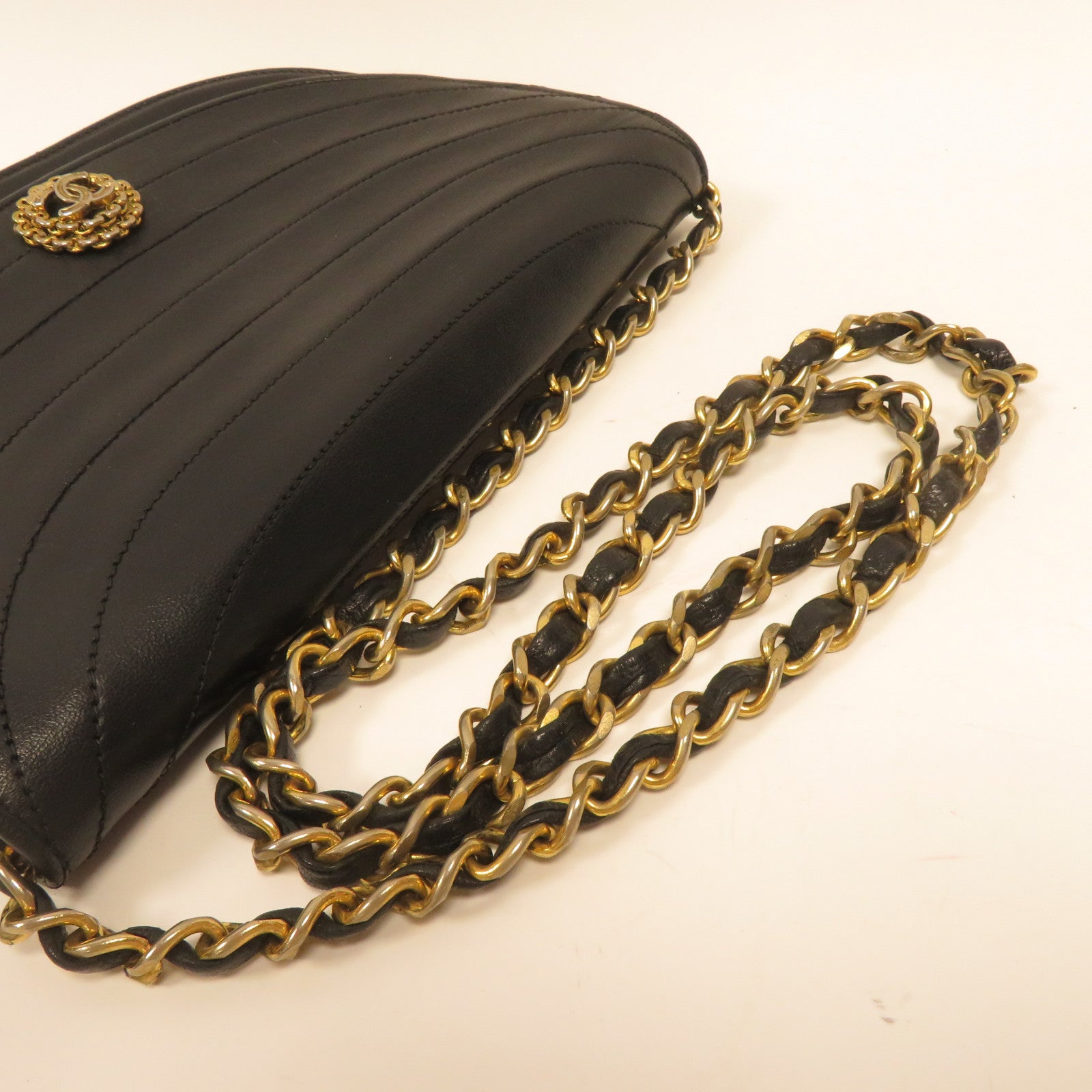 CHANEL **【激減優惠】羊皮皮革Chain Shoulder金扣鏈帶肩背袋黑色