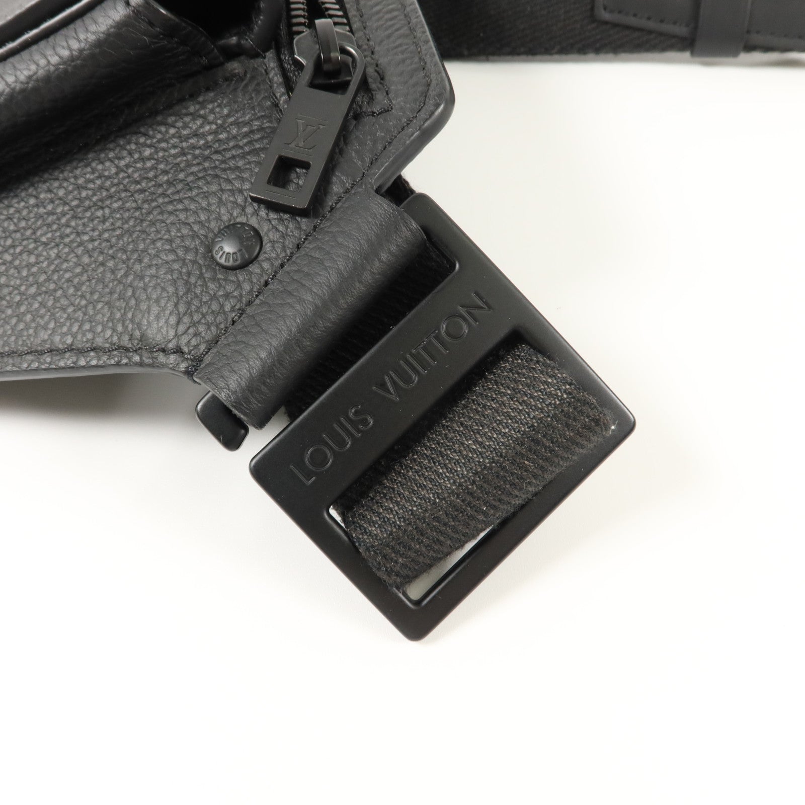 LOUIS VUITTON 牛皮皮革Aerogram Takeoff Sling Bag肩背袋