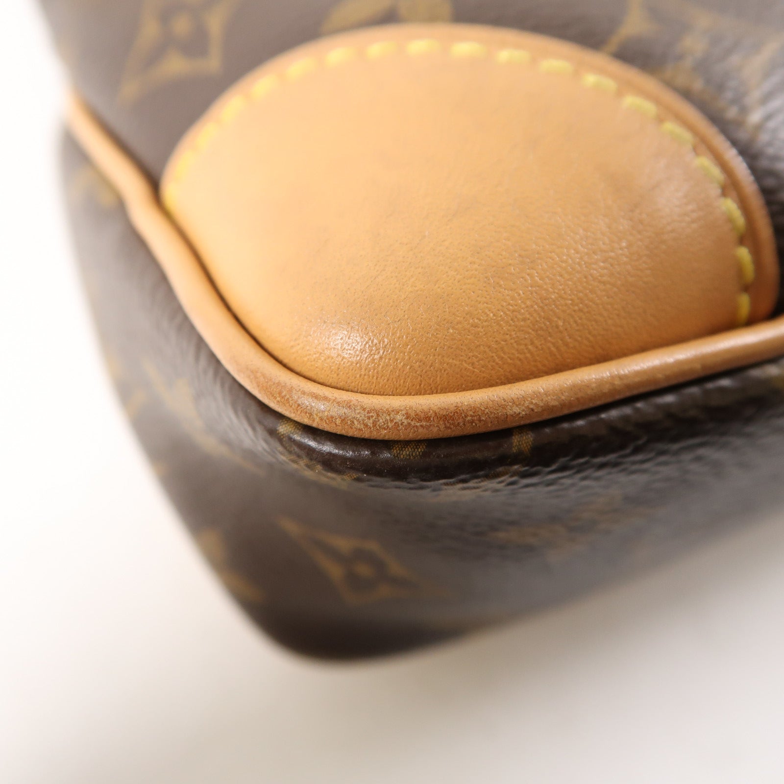 LOUIS VUITTON Monogram Odeon金扣肩背袋棕色