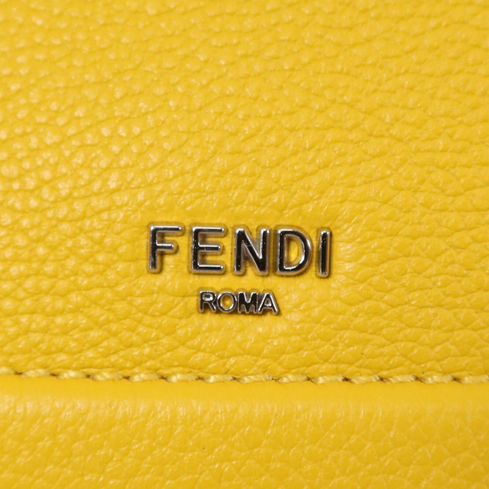FENDI 牛皮皮革Roma Chiodo銀扣肩背袋