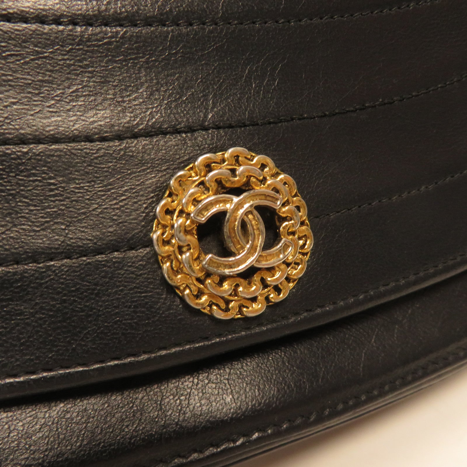 CHANEL **【激減優惠】羊皮皮革Chain Shoulder金扣鏈帶肩背袋黑色