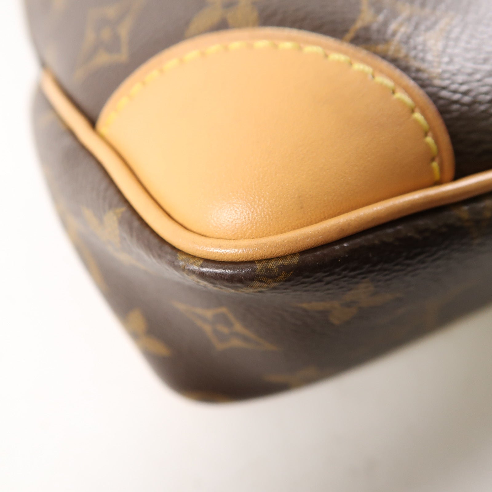 LOUIS VUITTON Monogram Odeon金扣肩背袋棕色