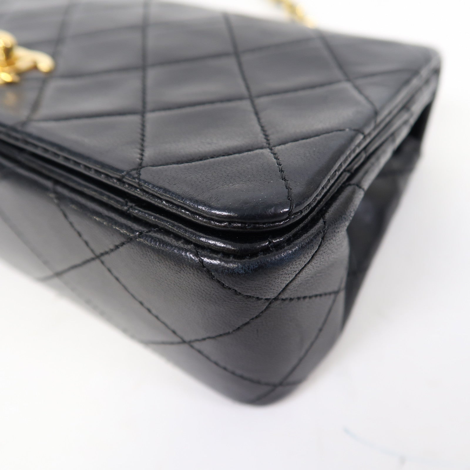 CHANEL 菱格羊皮皮革Chain Shoulder金扣鏈帶肩背袋黑色