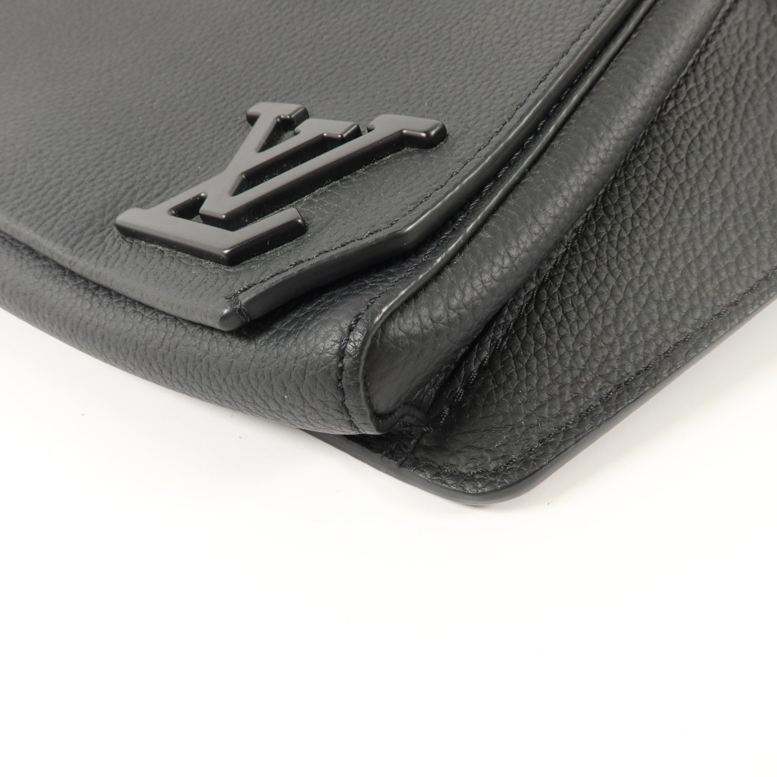 LOUIS VUITTON 牛皮皮革Aerogram Takeoff Sling Bag肩背袋