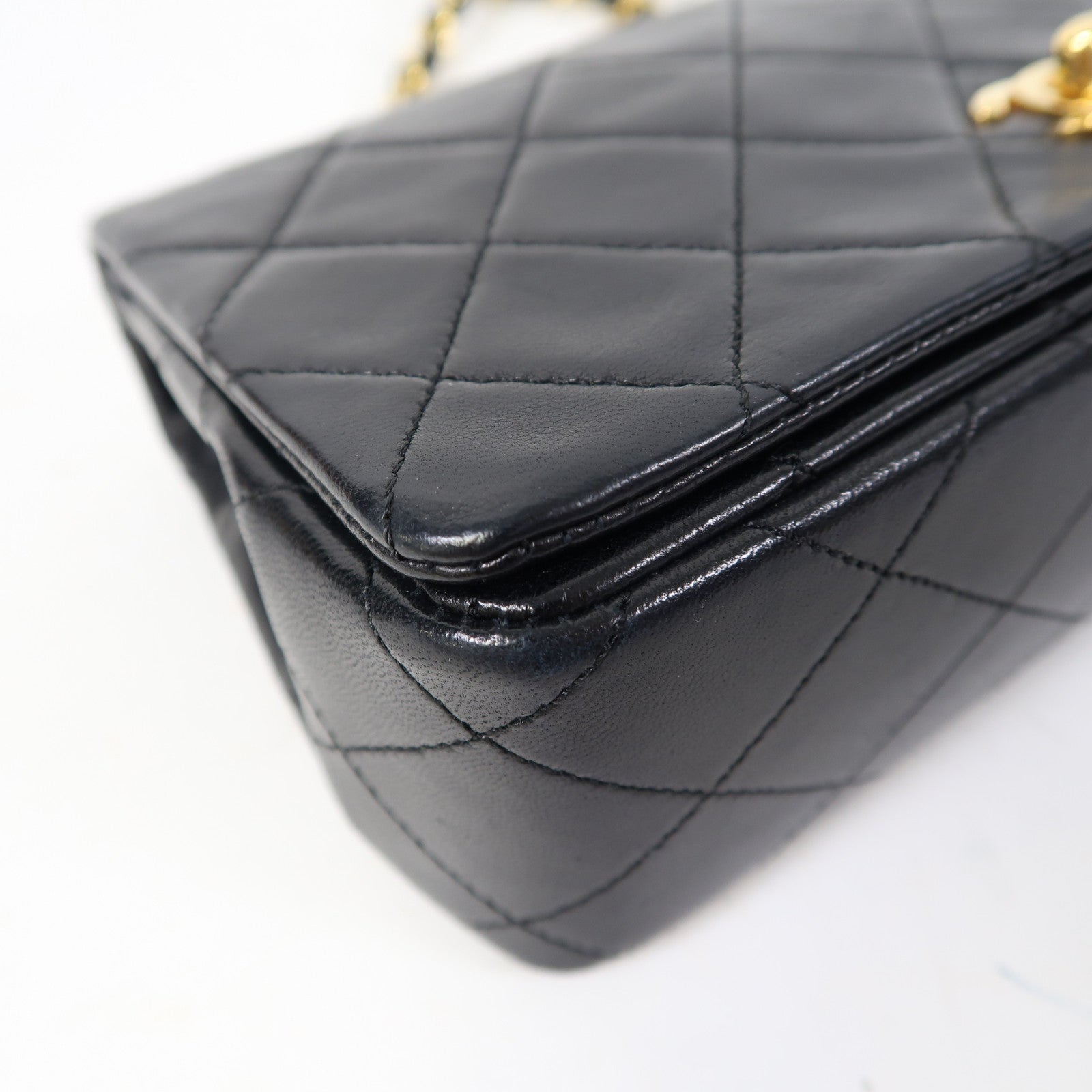 CHANEL 菱格羊皮皮革Chain Shoulder金扣鏈帶肩背袋黑色