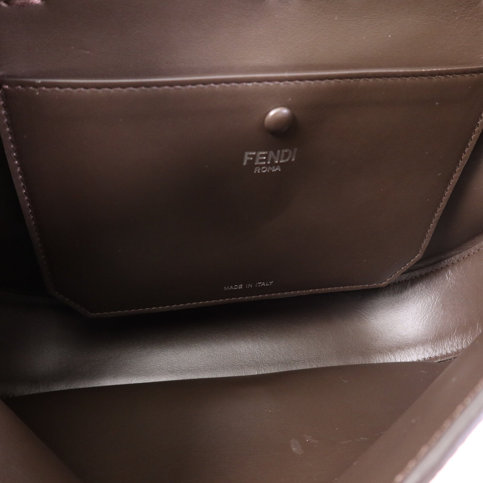 FENDI 牛皮皮革Roma Chiodo銀扣肩背袋