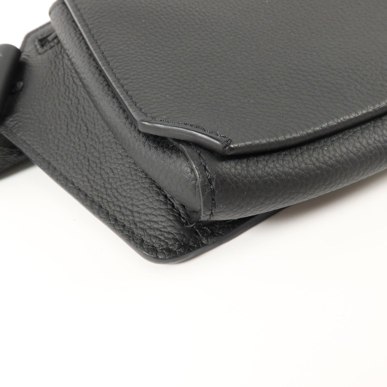 LOUIS VUITTON 牛皮皮革Aerogram Takeoff Sling Bag肩背袋