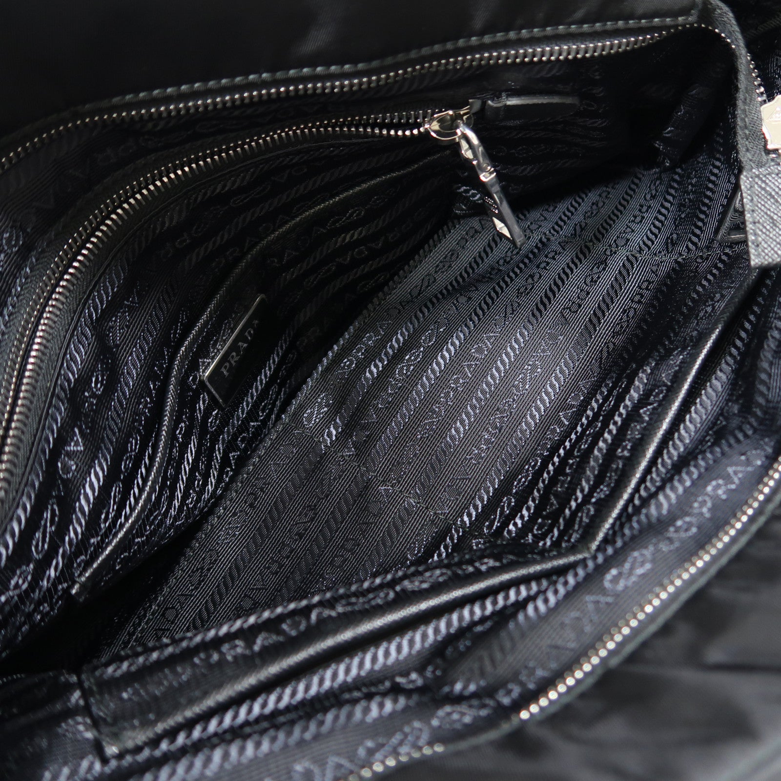 PRADA 尼龍Shoulder Bag銀扣鏈帶肩背袋