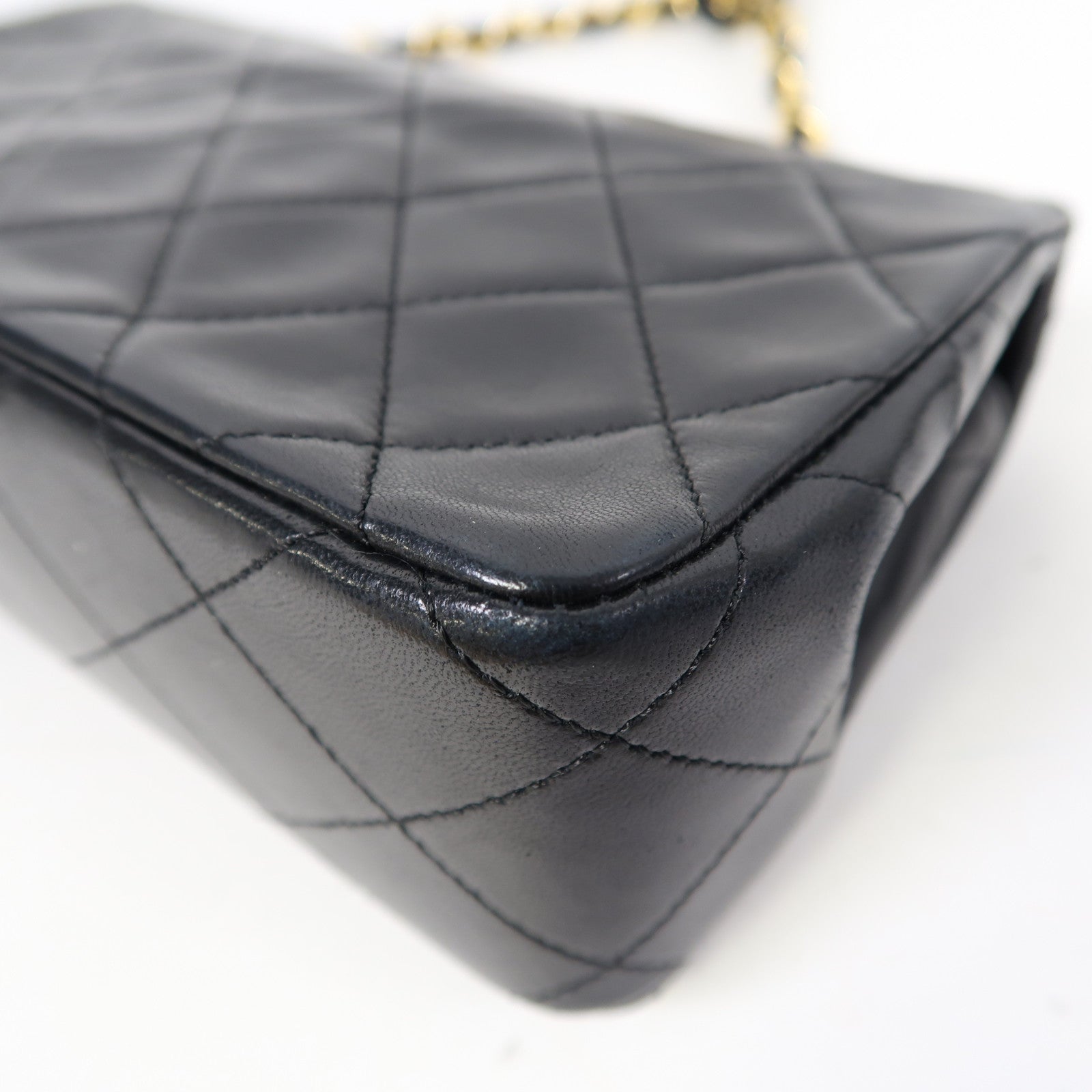 CHANEL 菱格羊皮皮革Chain Shoulder金扣鏈帶肩背袋黑色