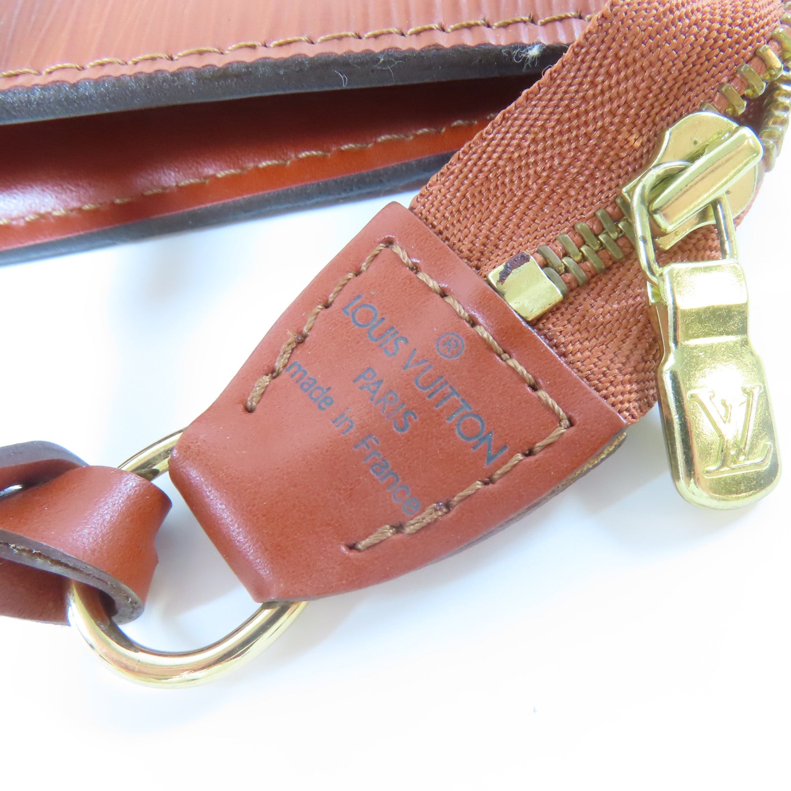 LOUIS VUITTON 【激減優惠】Epi Pochette Accessories金扣手挽袋啡色