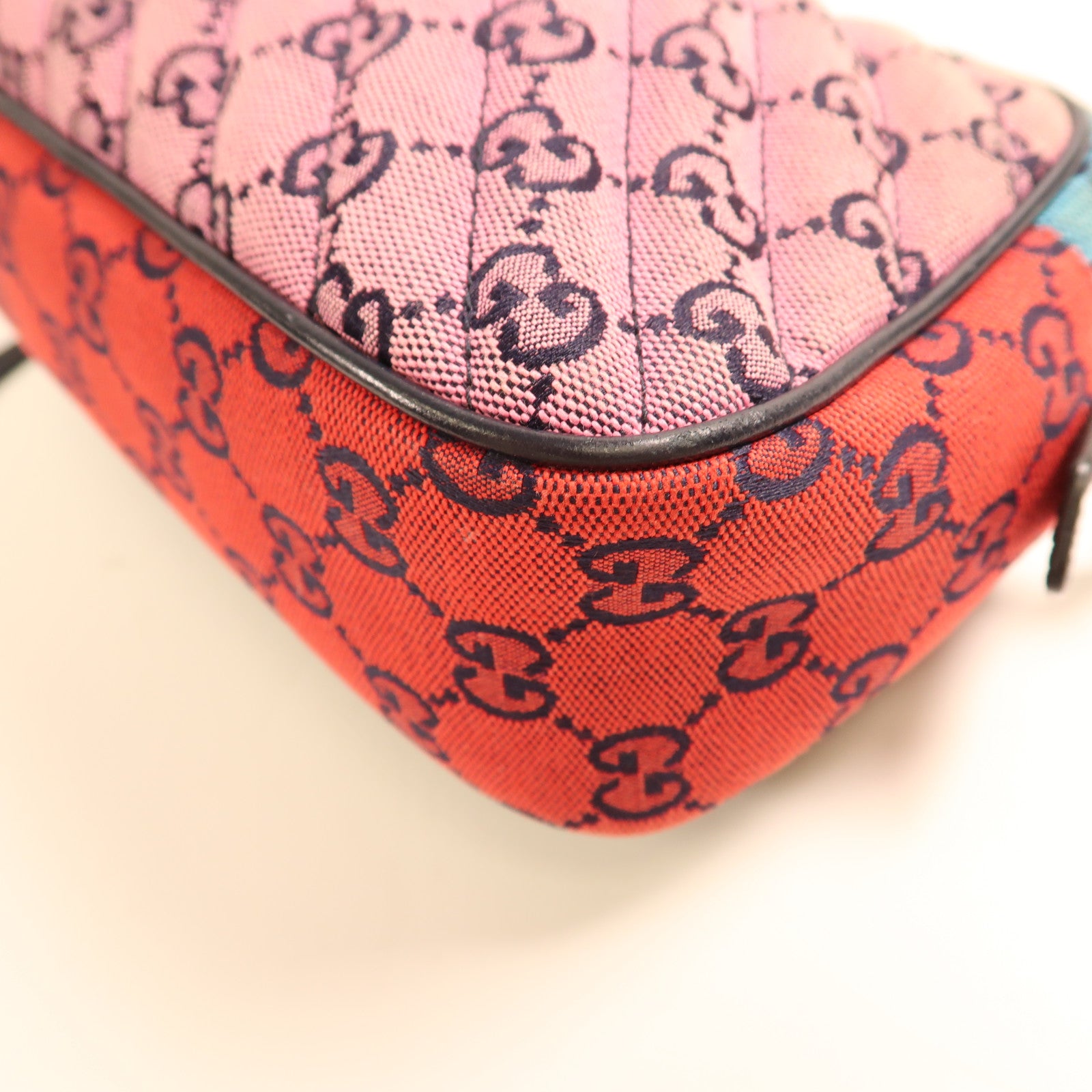 GUCCI 帆布GG Marmont銀扣肩背袋