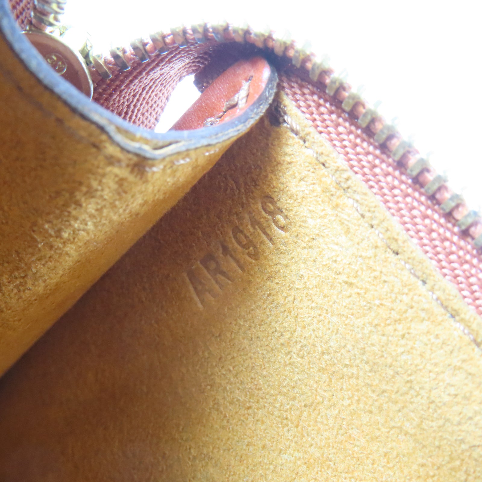 LOUIS VUITTON 【激減優惠】Epi Pochette Accessories金扣手挽袋啡色