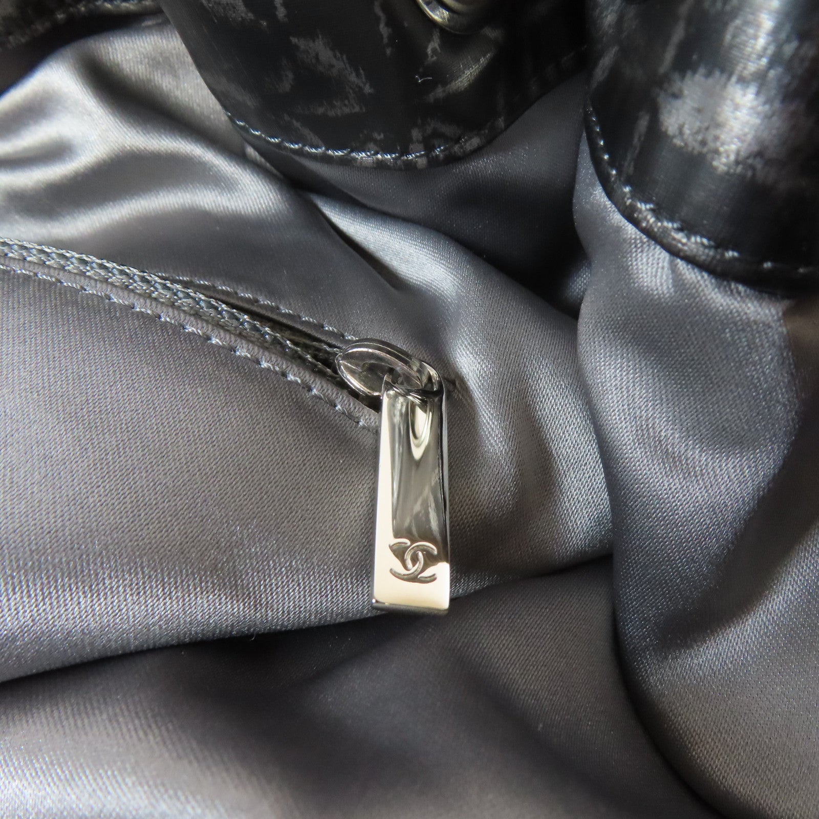 CHANEL 【激減優惠】菱格尼龍Handbag銀扣鏈帶肩背袋黑色/銀灰色