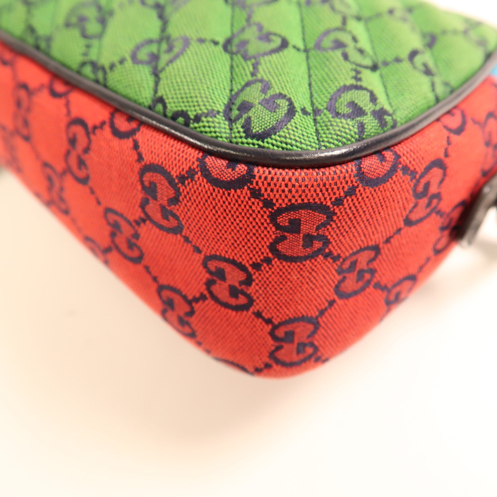 GUCCI 帆布GG Marmont銀扣肩背袋