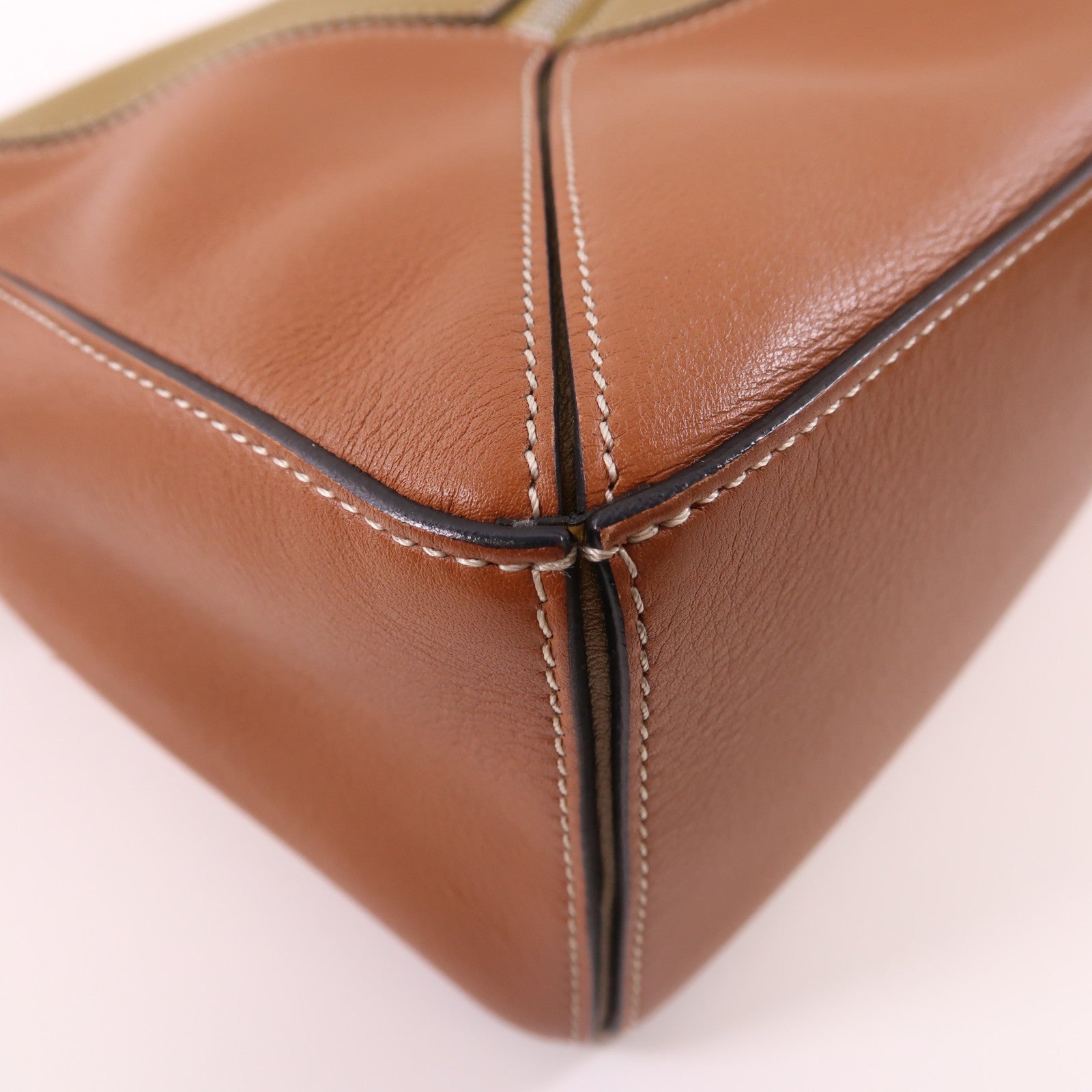 LOEWE 皮革Small Puzzle銀扣手挽肩背兩用袋米色/啡色