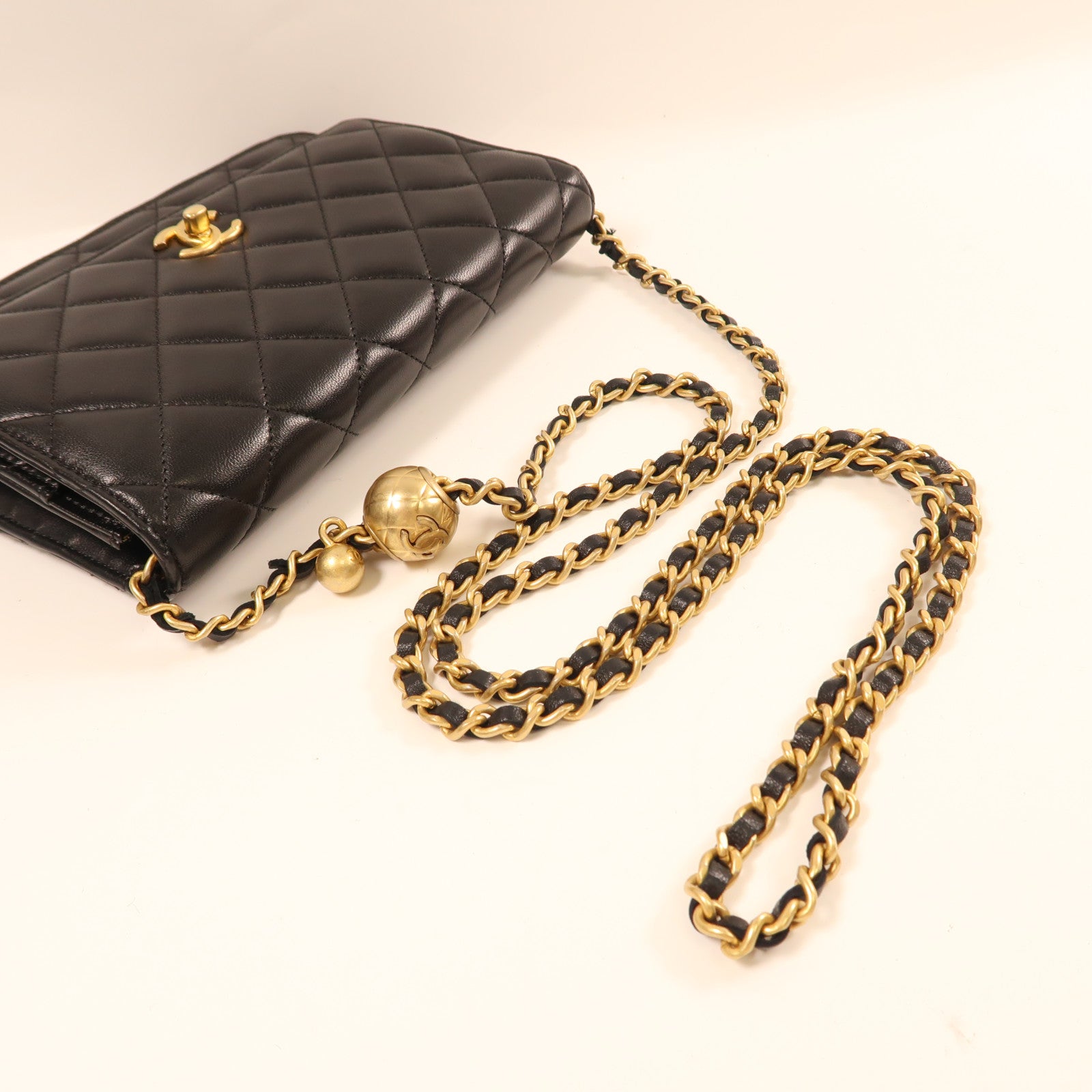 CHANEL 羊皮皮革Wallet On Chain金扣鏈帶肩背袋黑色