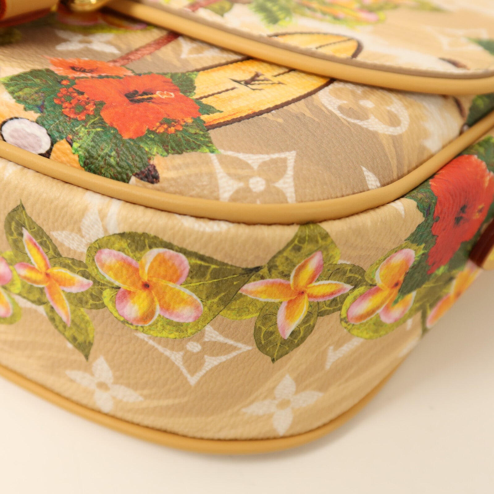 LOUIS VUITTON Monogram Surfin Sand Montsouris金扣肩背袋