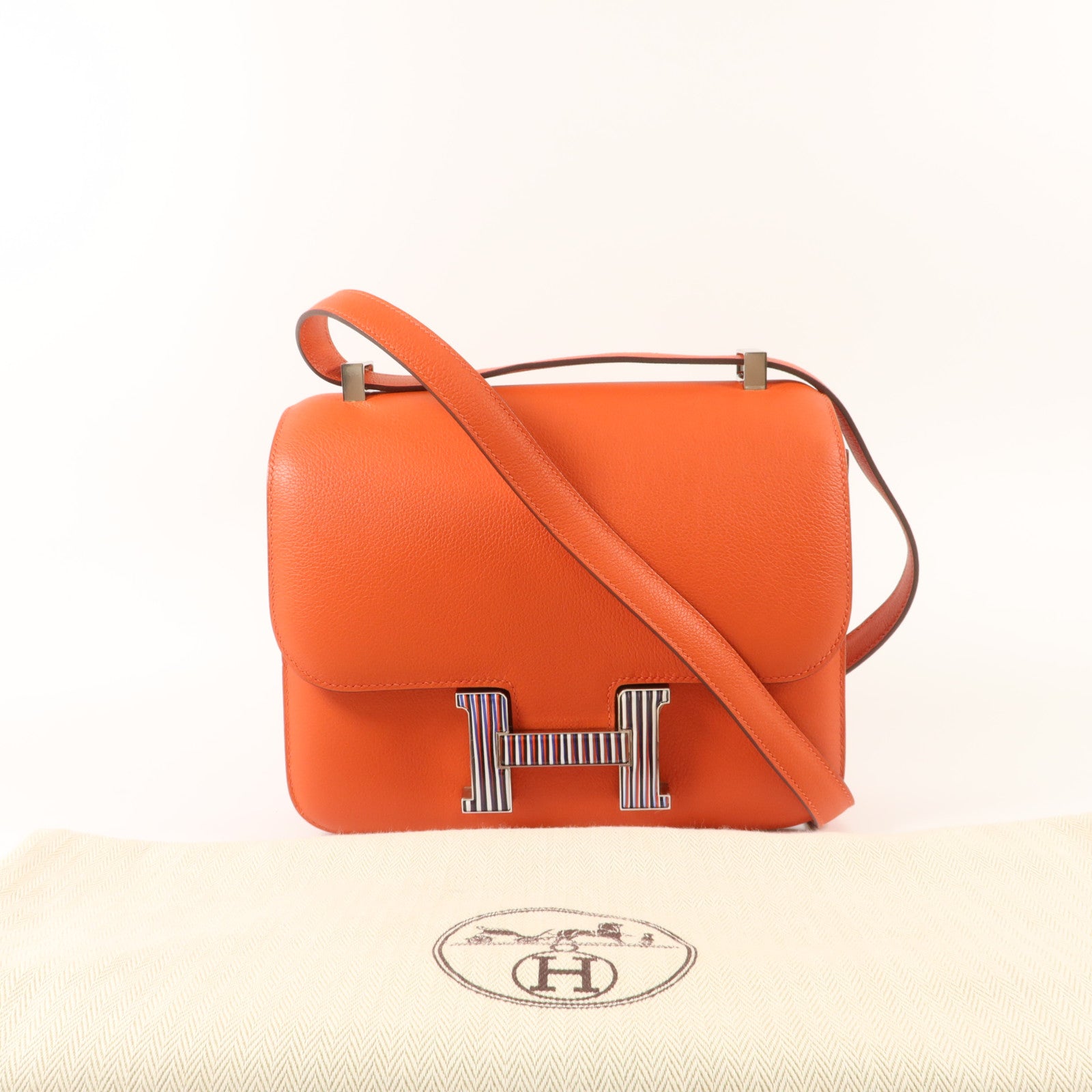 HERMES Evercolor皮革Constance 24肩背袋Feu