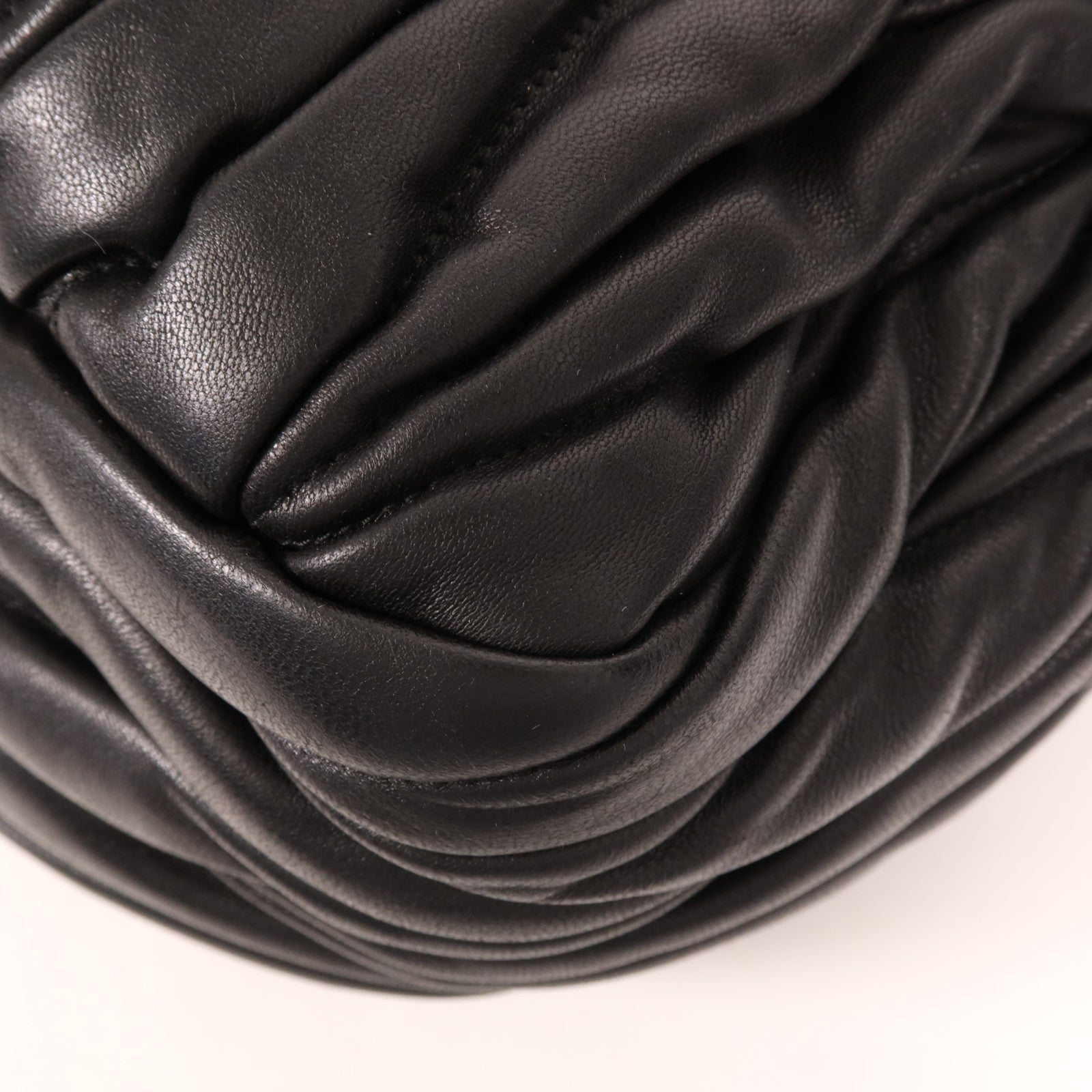 Miu Miu 皮革Shoulder Bag銀扣肩背袋