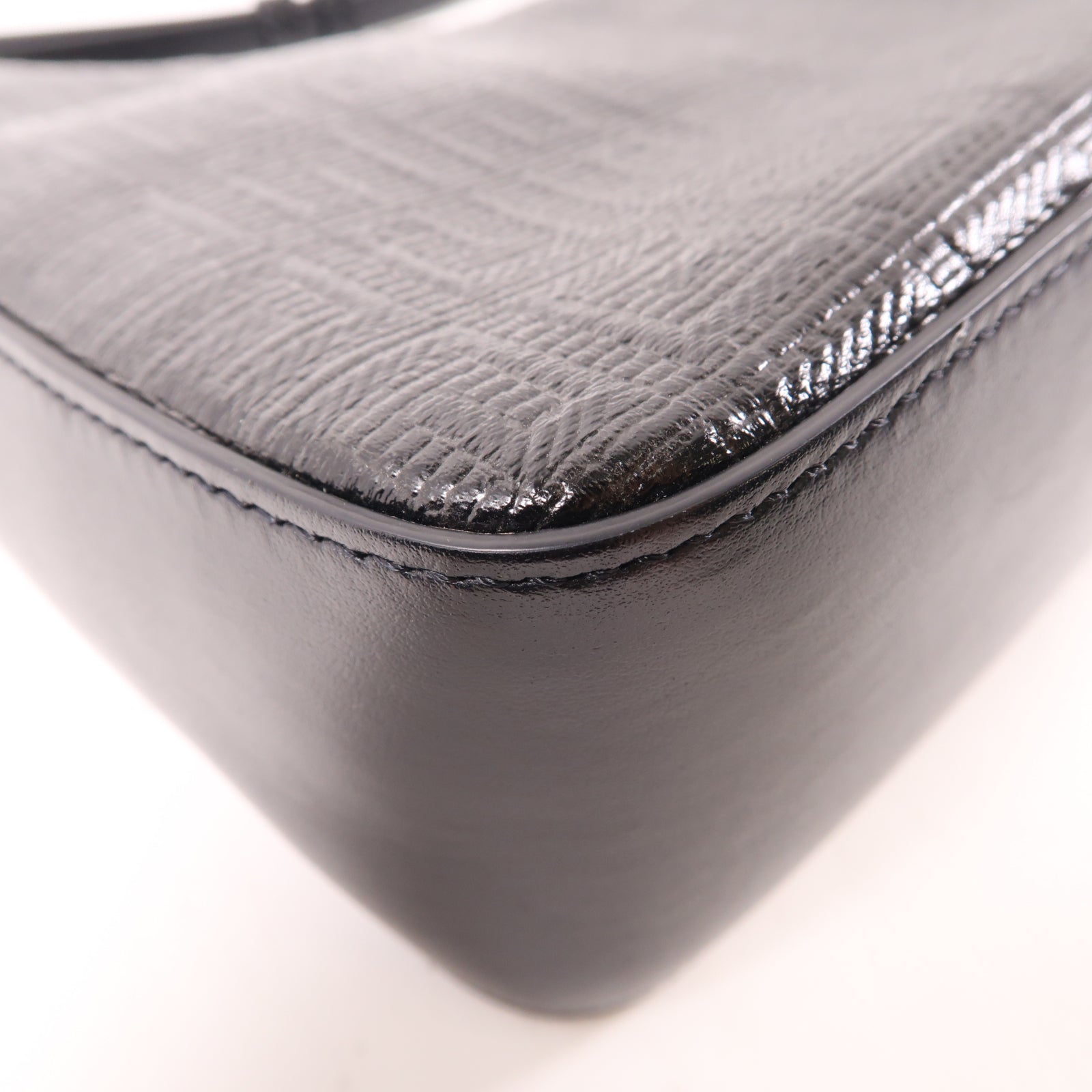 GIVENCHY 牛皮皮革Small Moon Cut Out Bag金扣肩背袋黑色