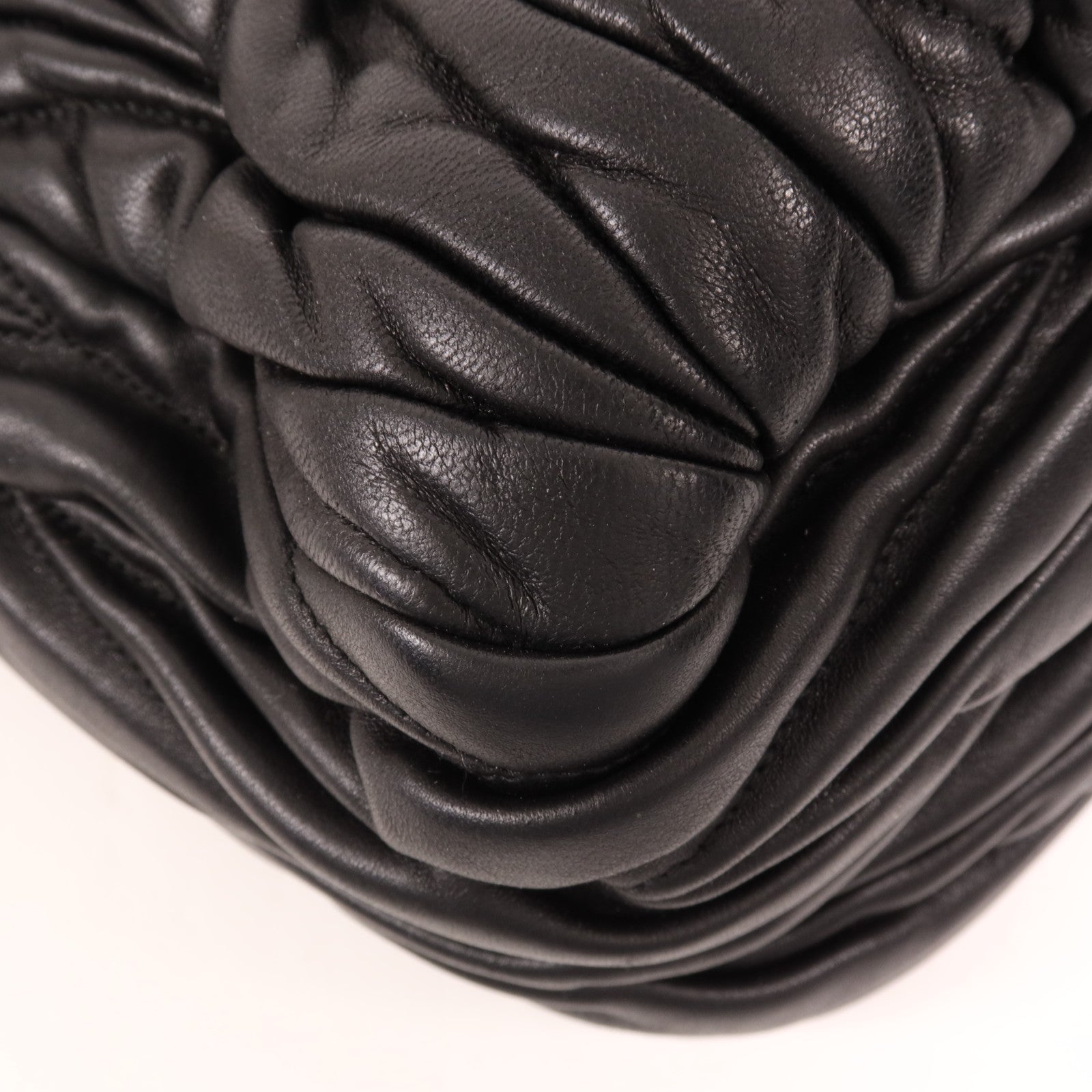 Miu Miu 皮革Shoulder Bag銀扣肩背袋