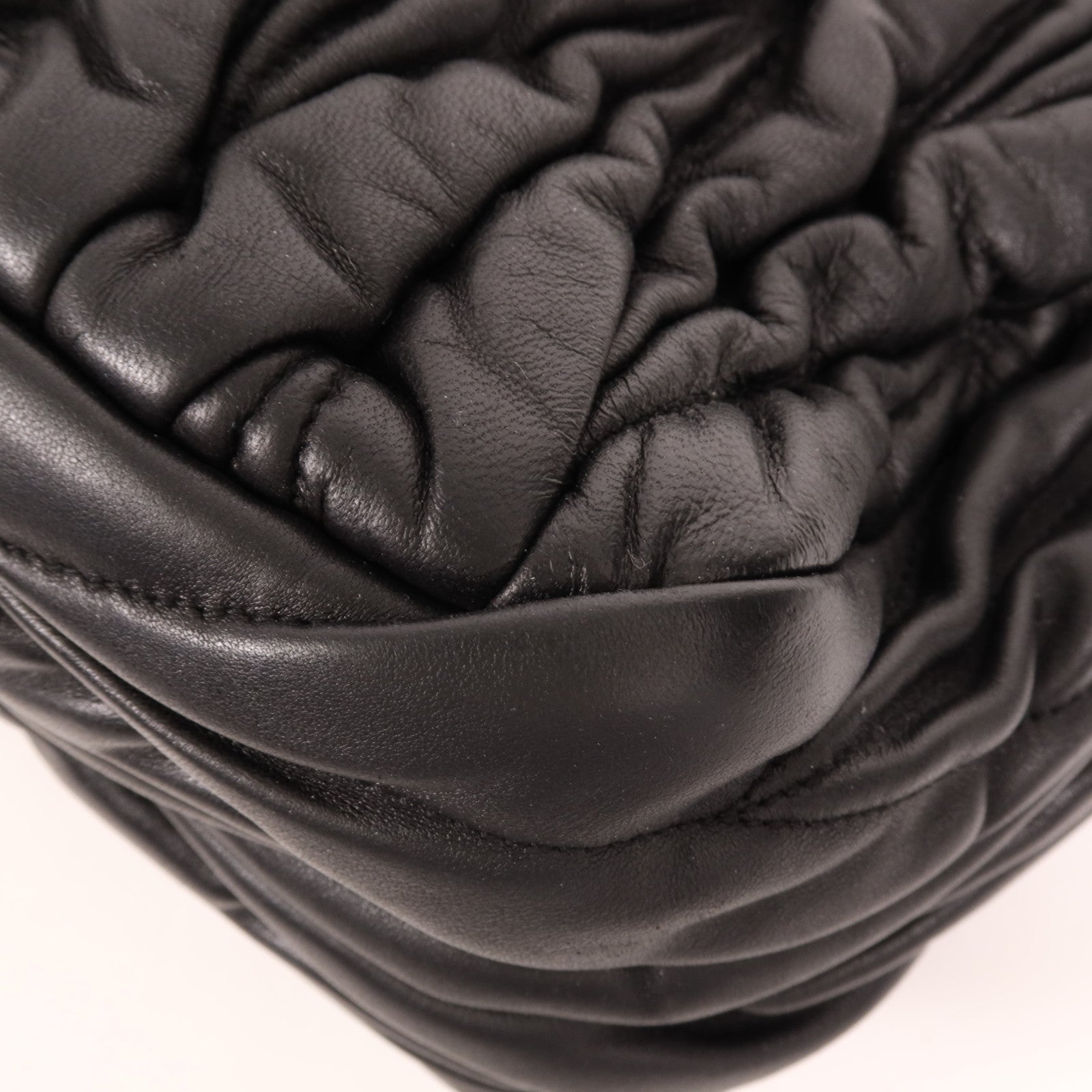 Miu Miu 皮革Shoulder Bag銀扣肩背袋