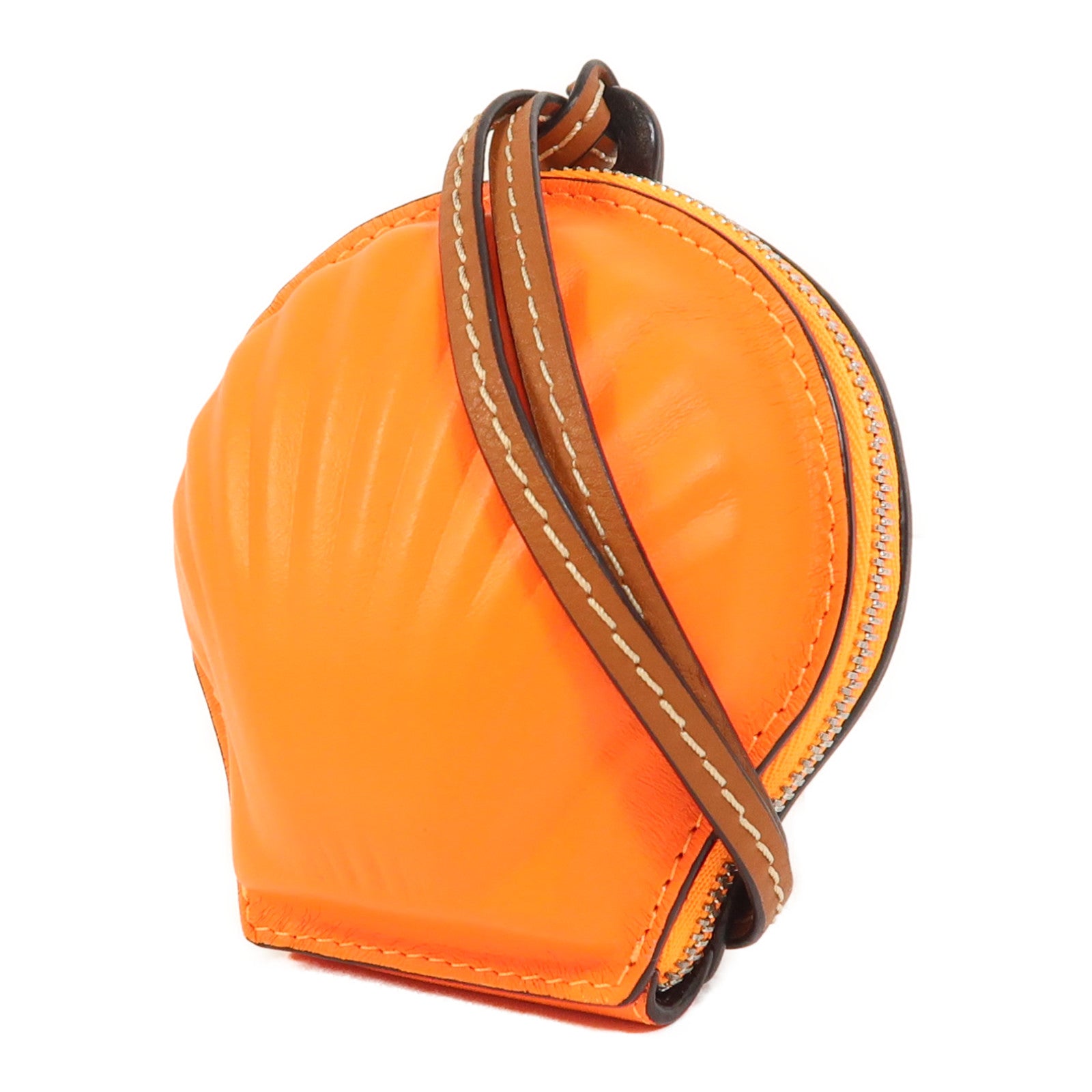 LOEWE 牛皮皮革Seashell Pouch銀扣肩背袋