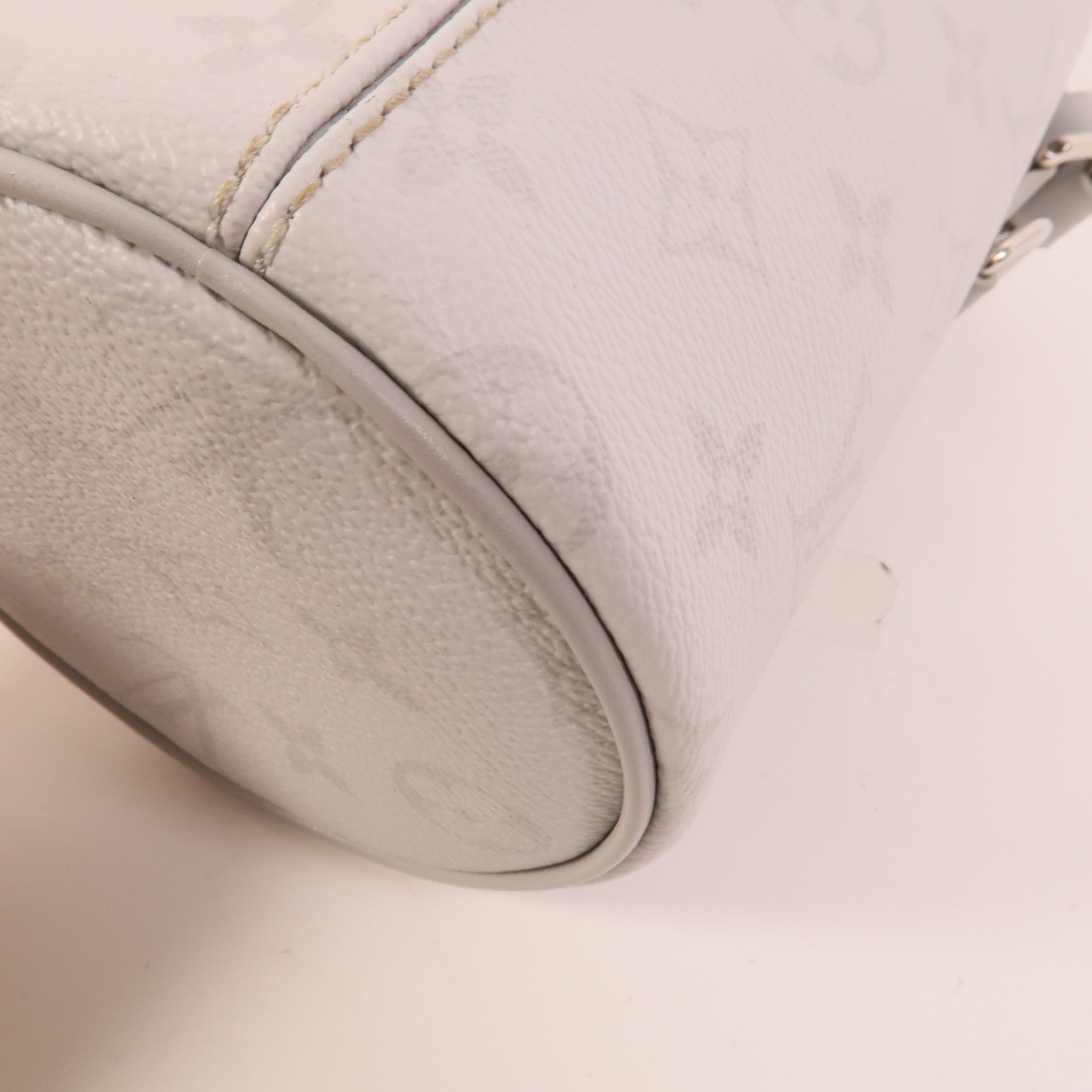 LOUIS VUITTON White Monogram Chalk Nano銀扣肩背袋白色/灰色