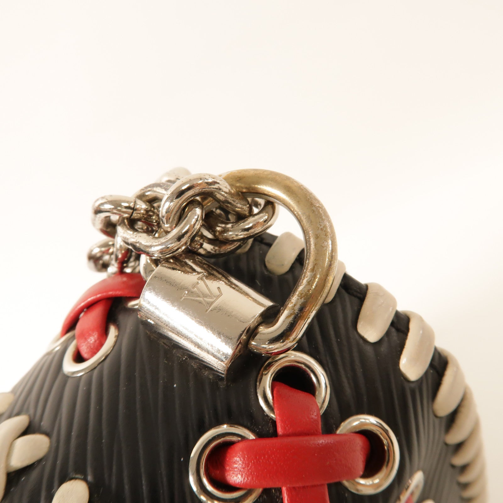 LOUIS VUITTON Epi Twist MM銀扣鏈帶肩背袋