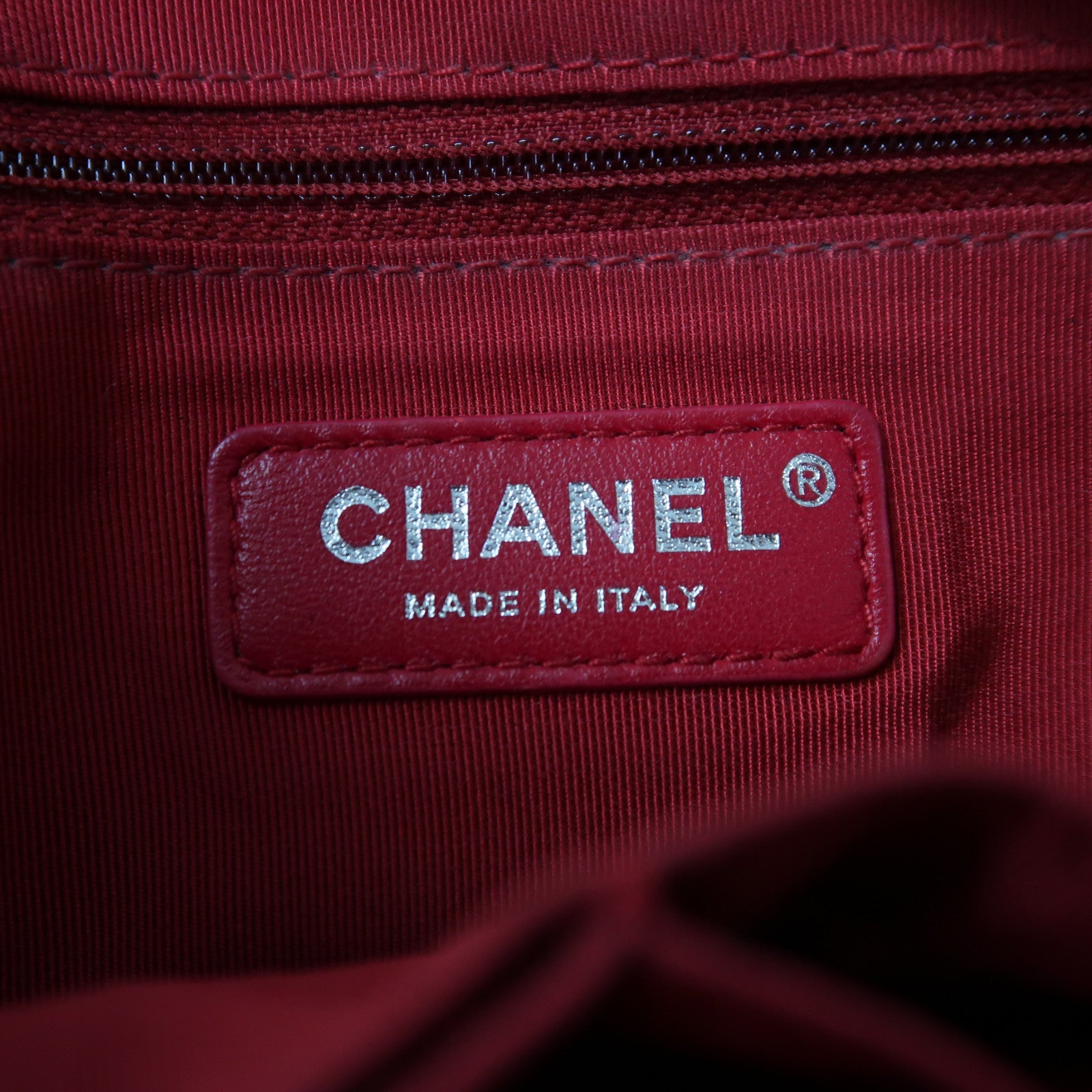CHANEL 【激減優惠】菱格牛皮皮革Gabrielle Medium鏈帶肩背袋米色/黑色