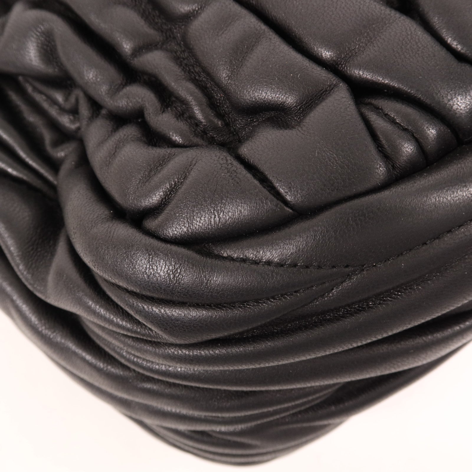 Miu Miu 皮革Shoulder Bag銀扣肩背袋